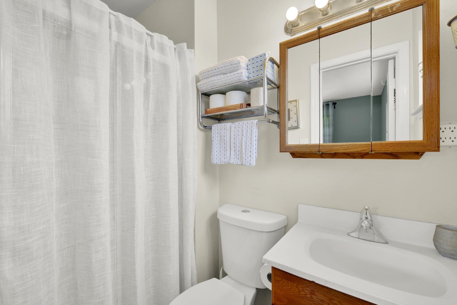 Carmichael, California, 95608, United States, 3 Bedrooms Bedrooms, ,2 BathroomsBathrooms,Residential,For Sale,1896985