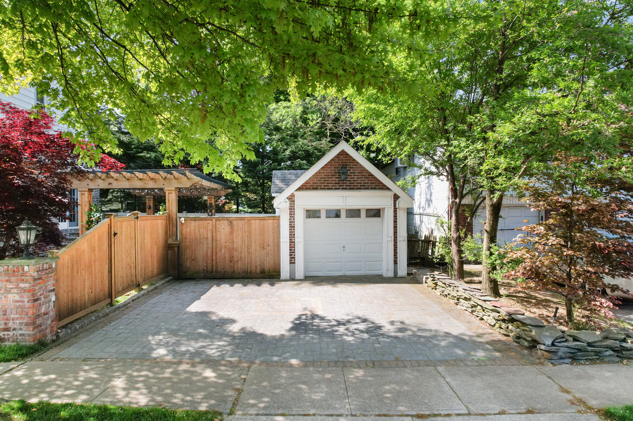 Oceanside, New York, 11572, United States, 3 Bedrooms Bedrooms, ,2 BathroomsBathrooms,Residential,For Sale,1928252