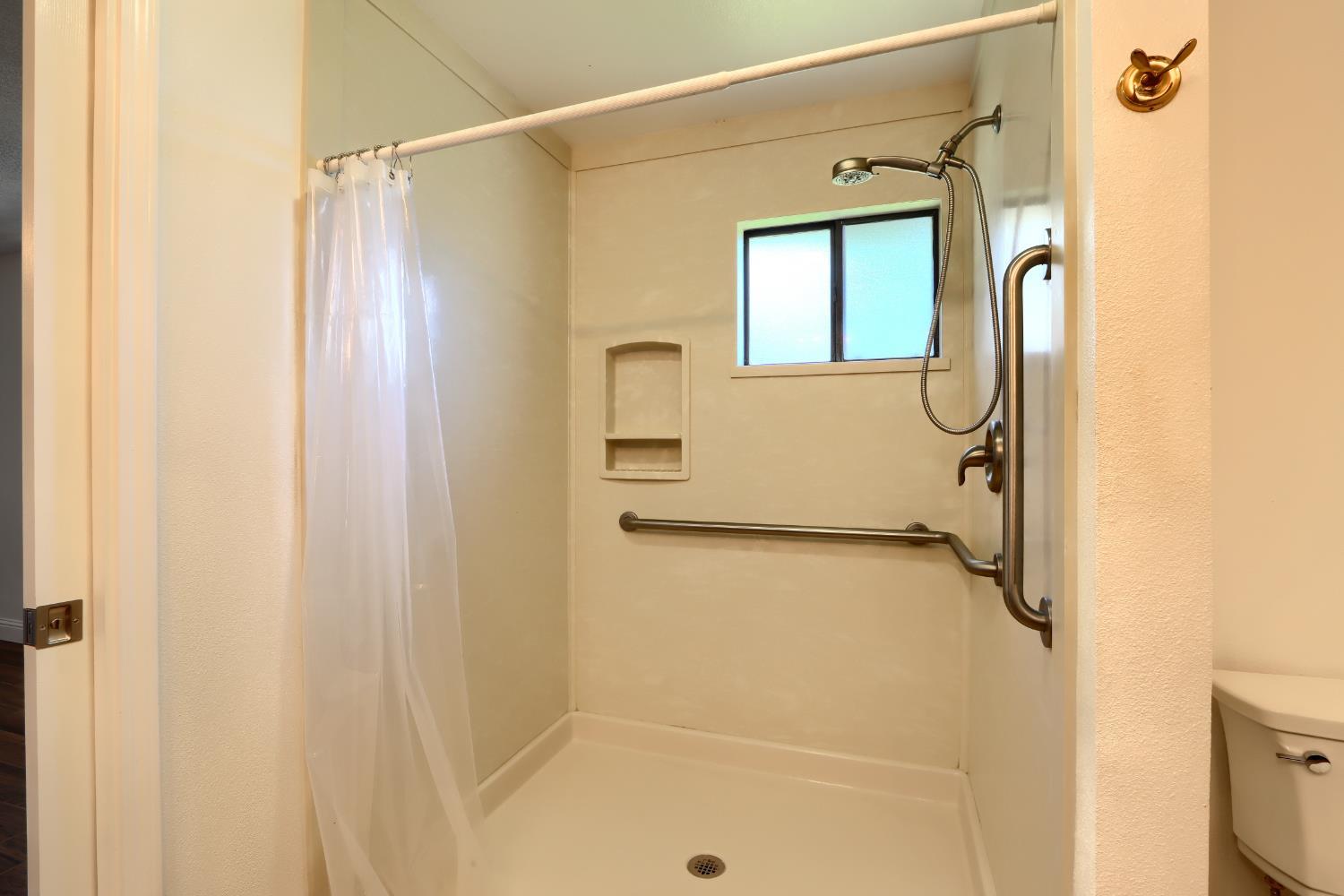 Ahwahnee, California, 93601, United States, 3 Bedrooms Bedrooms, ,2 BathroomsBathrooms,Residential,For Sale,1915922