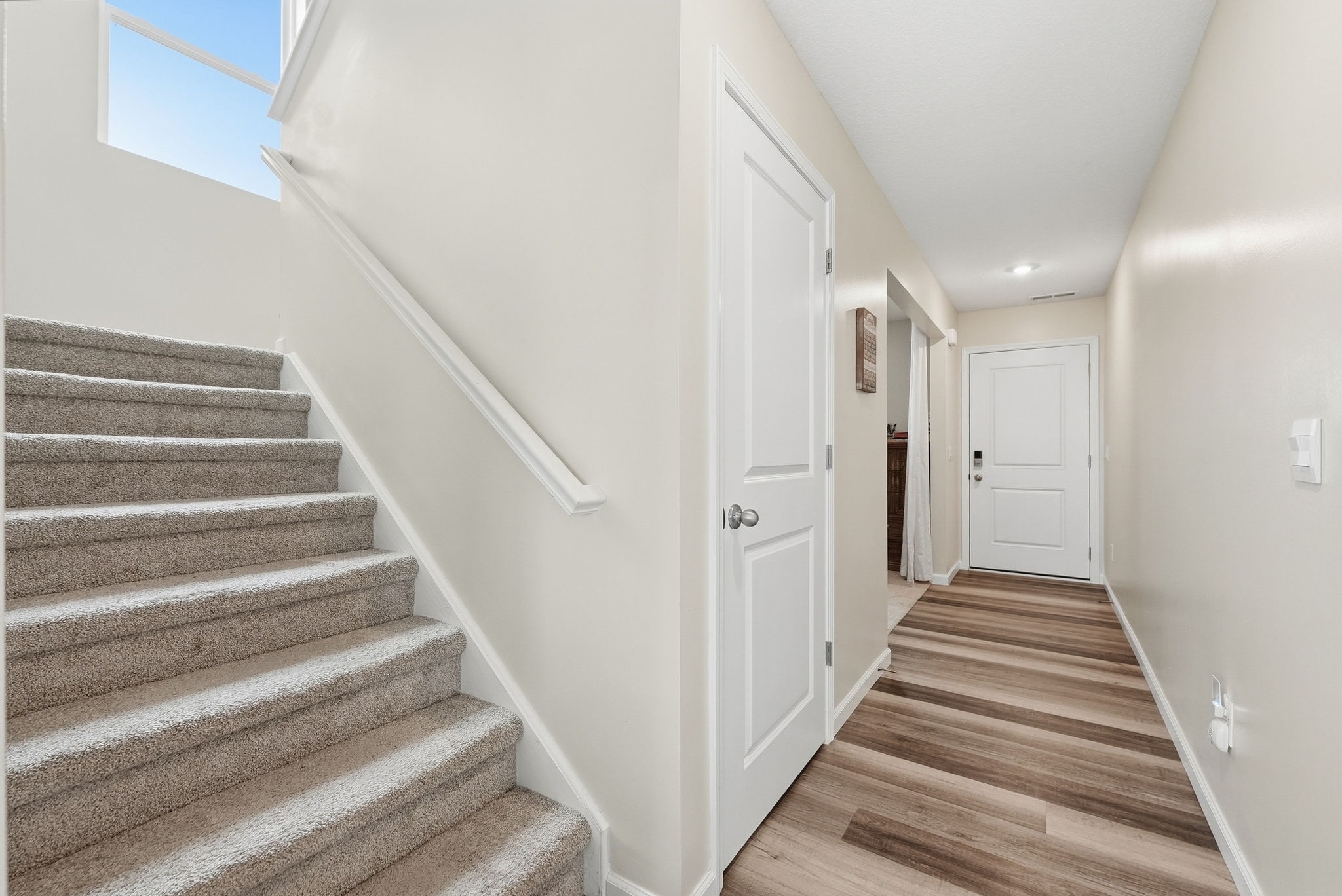  Well-Maintained 4 Bedroom Newer Built Home - 物件實景