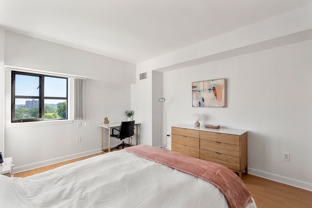 Cambridge, Massachusetts, 02139, United States, 1 Bedroom Bedrooms, ,2 BathroomsBathrooms,Residential,For Sale,1875314