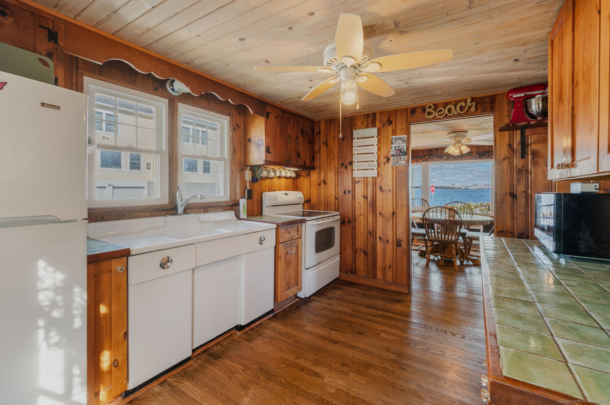 East Lyme, Connecticut, 06357, United States, 3 Bedrooms Bedrooms, ,1 BathroomBathrooms,Residential,For Sale,1987799