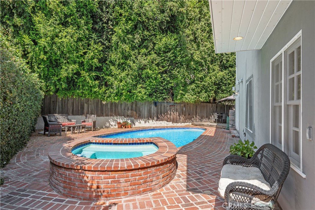 Studio City, California, 91602, United States, 5 Bedrooms Bedrooms, ,4 BathroomsBathrooms,Residential,For Sale,1947106