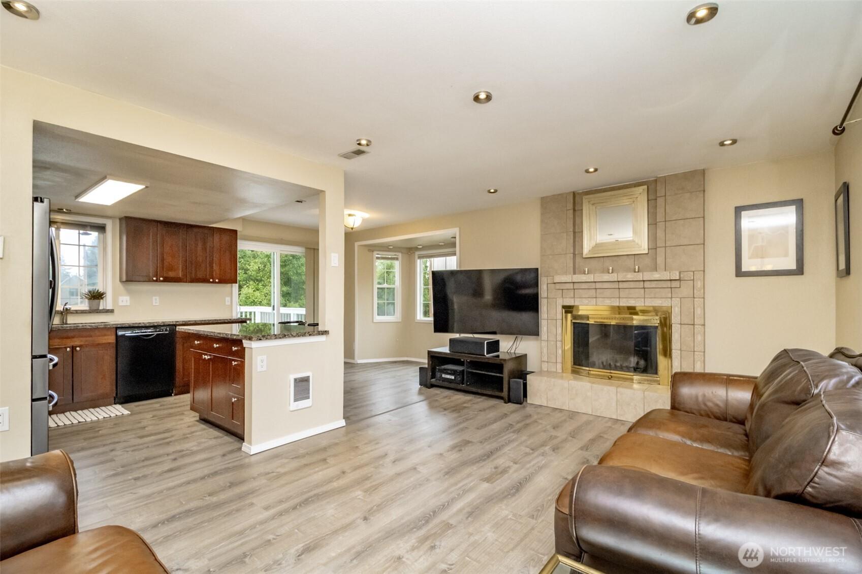 TACOMA, Washington, 98422, United States, 4 Bedrooms Bedrooms, ,3 BathroomsBathrooms,Residential,For Sale,1925185