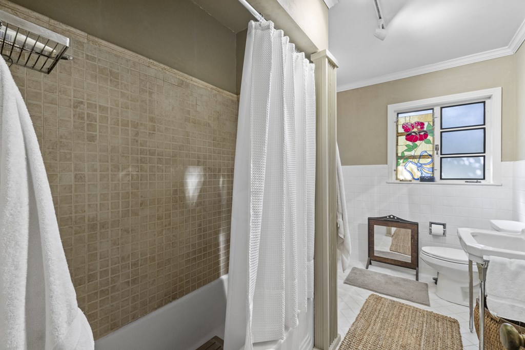 Kerrville, Texas, 78028, United States, 3 Bedrooms Bedrooms, ,2 BathroomsBathrooms,Residential,For Sale,1935754