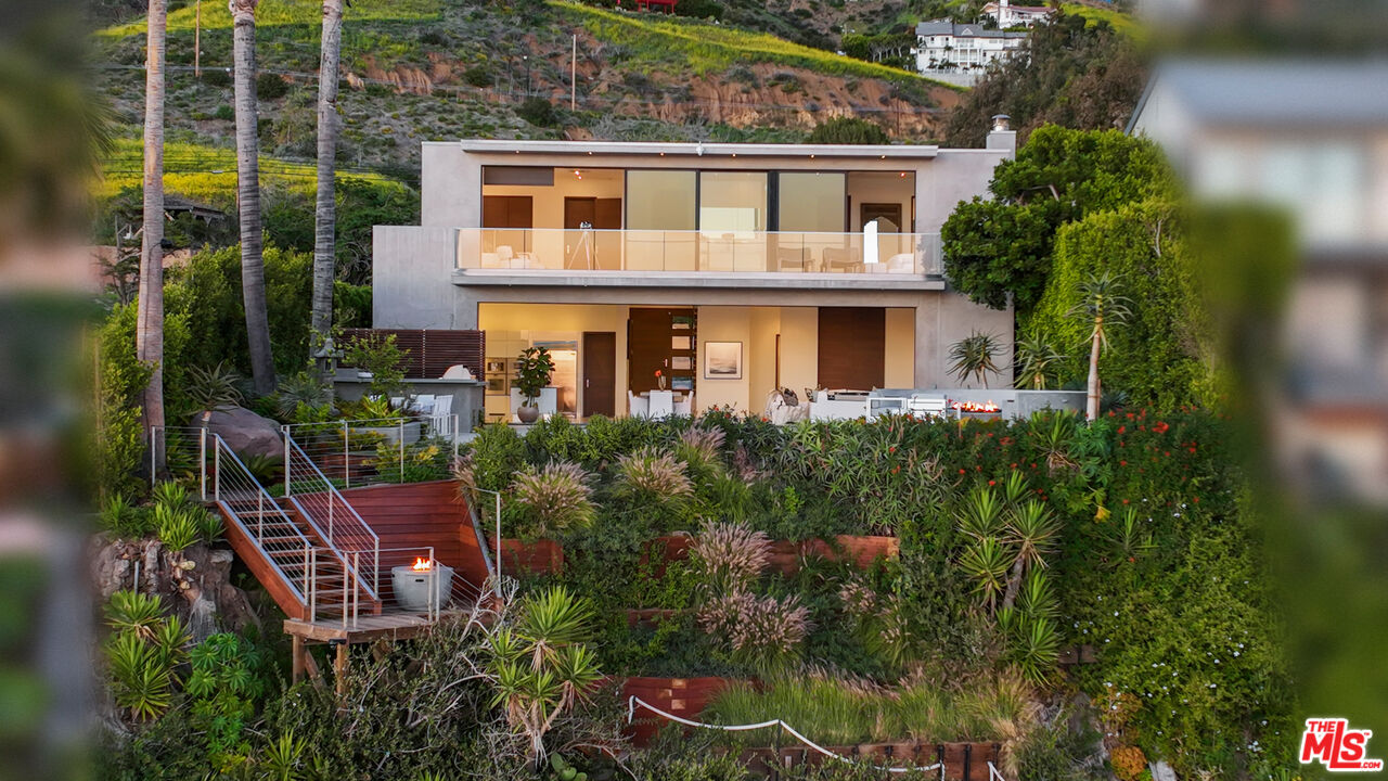 Malibu, California, 90265, United States, 3 Bedrooms Bedrooms, ,4 BathroomsBathrooms,Residential,For Sale,1746173