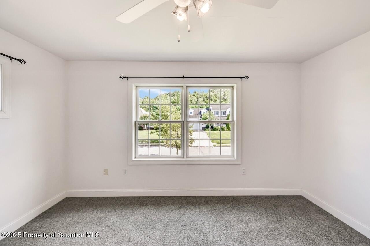 Throop, Pennsylvania, 18512, United States, 3 Bedrooms Bedrooms, ,3 BathroomsBathrooms,Residential,For Sale,1889511