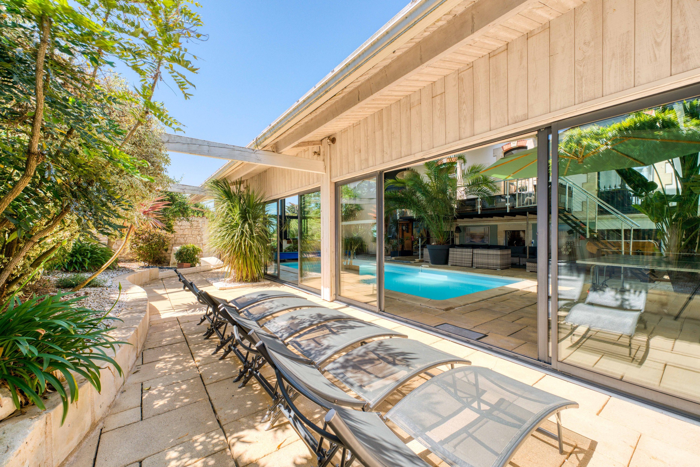  CHARACTER VILLA WITH EXCEPTIONAL SEA VIEW AND WELLNESS AREA IN PORT DES BARQUES - 物件實景