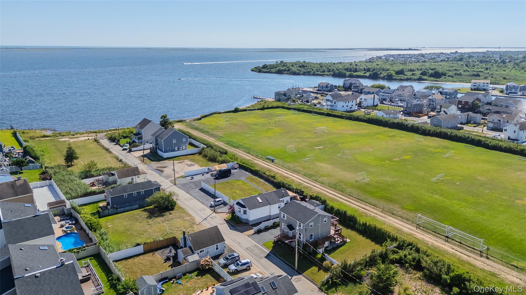 Lindenhurst, New York, 11757, United States, 3 Bedrooms Bedrooms, ,2 BathroomsBathrooms,Residential,For Sale,1996018