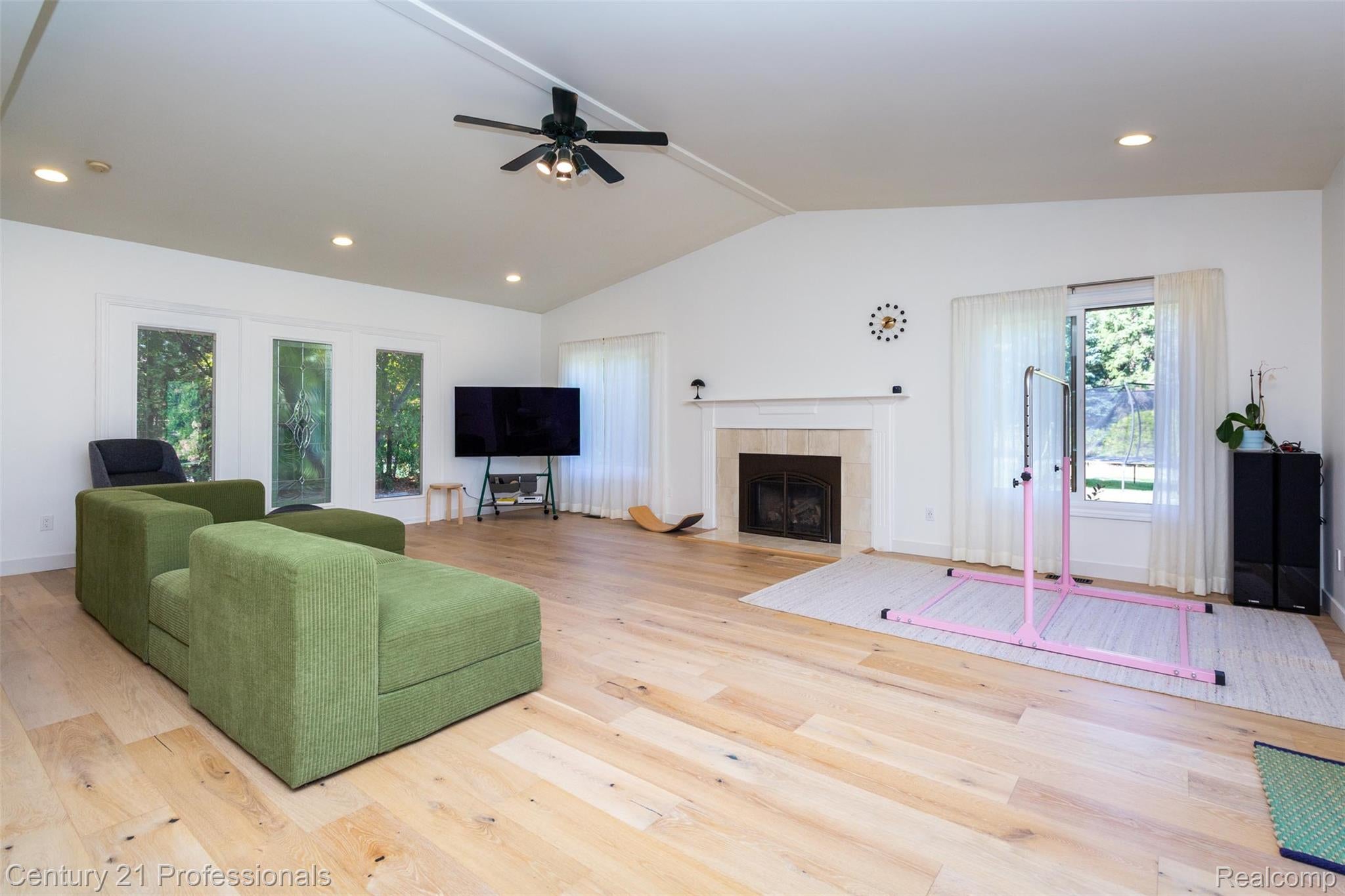 Troy, Michigan, 48084, United States, 4 Bedrooms Bedrooms, ,3 BathroomsBathrooms,Residential,For Sale,1976121