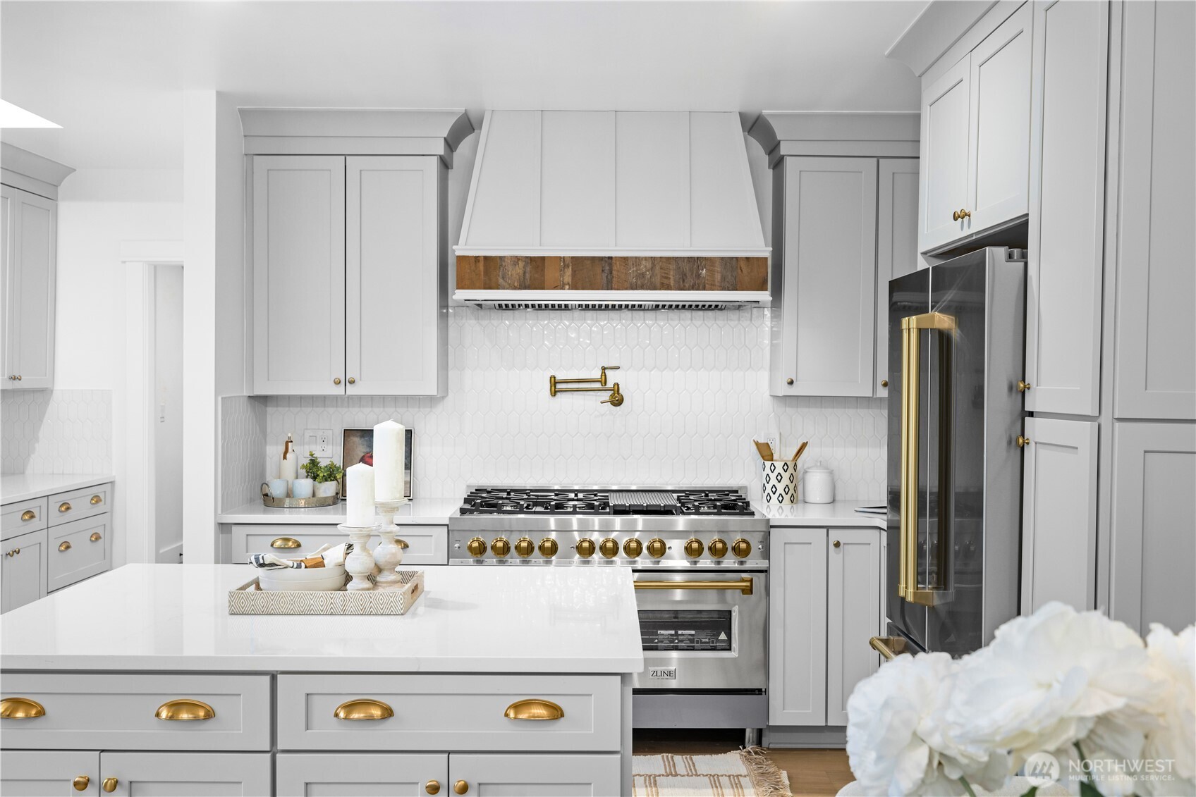 Seattle, Washington, 98109, United States, 3 Bedrooms Bedrooms, ,1 BathroomBathrooms,Residential,For Sale,1999766