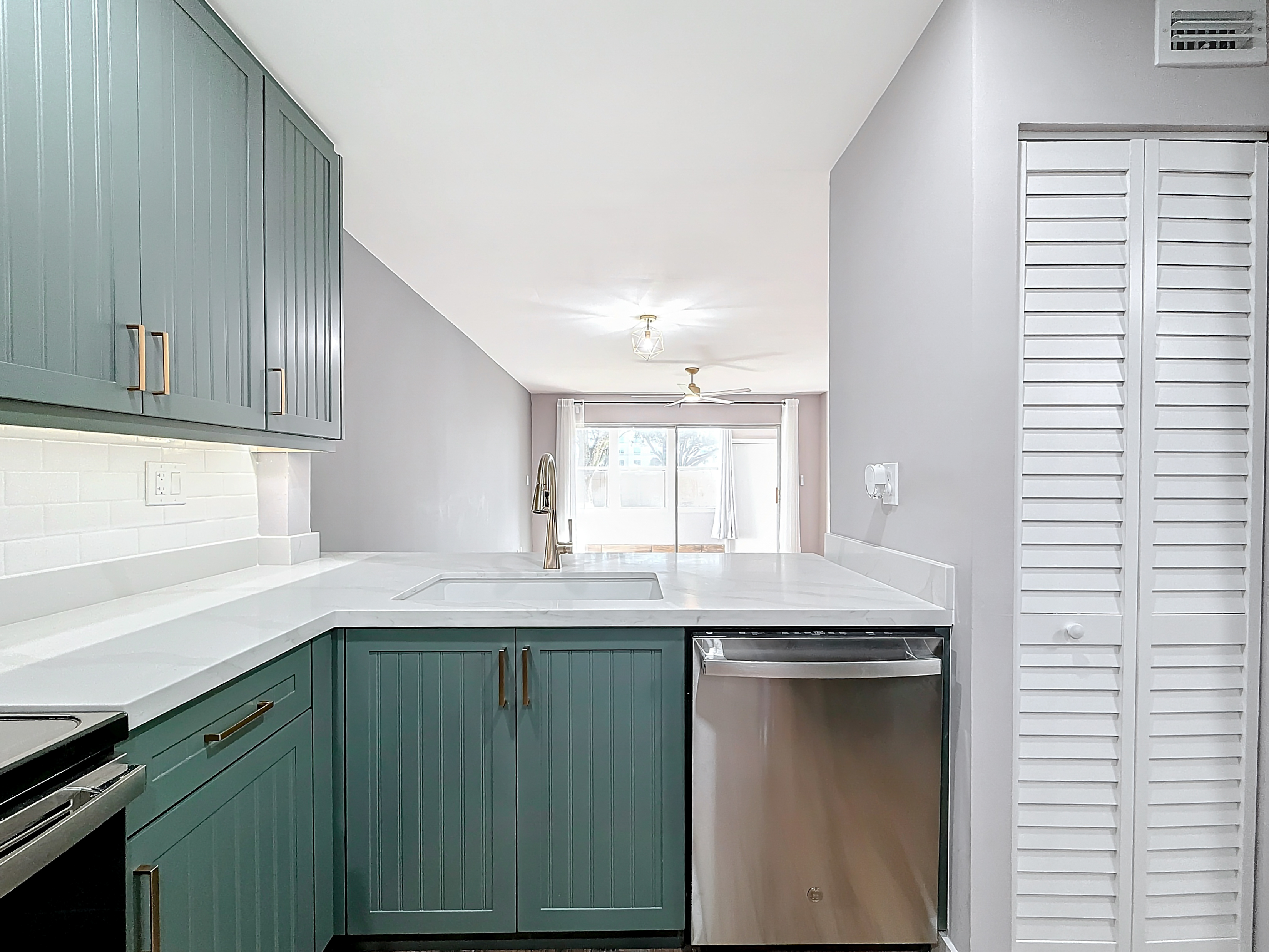  8818 W Mcnab Road, Tamarac, FL, 33321 - 物件實景