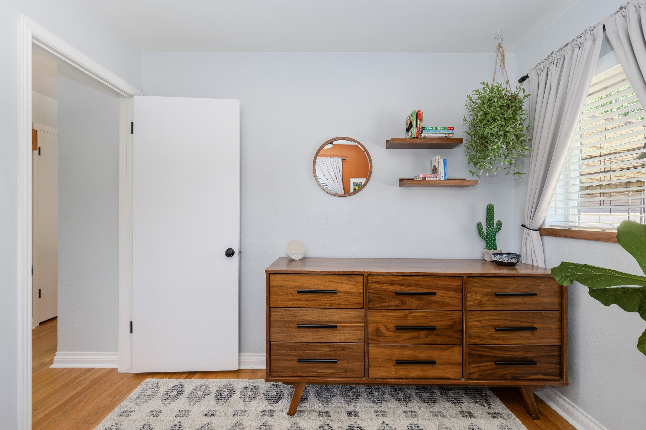  Stylish Ranch Living with Detached ADU - 物件實景