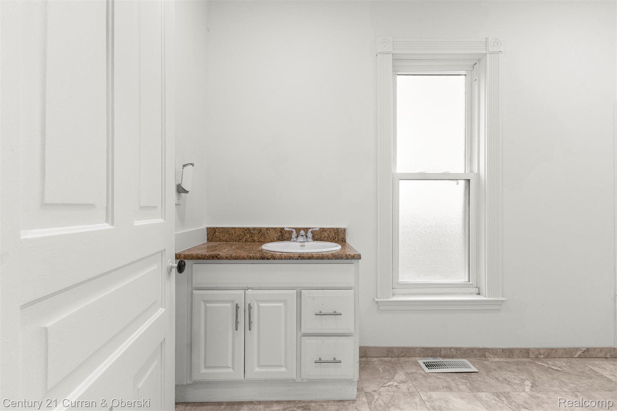 Westland, Michigan, 48185, United States, 3 Bedrooms Bedrooms, ,2 BathroomsBathrooms,Residential,For Sale,1985748