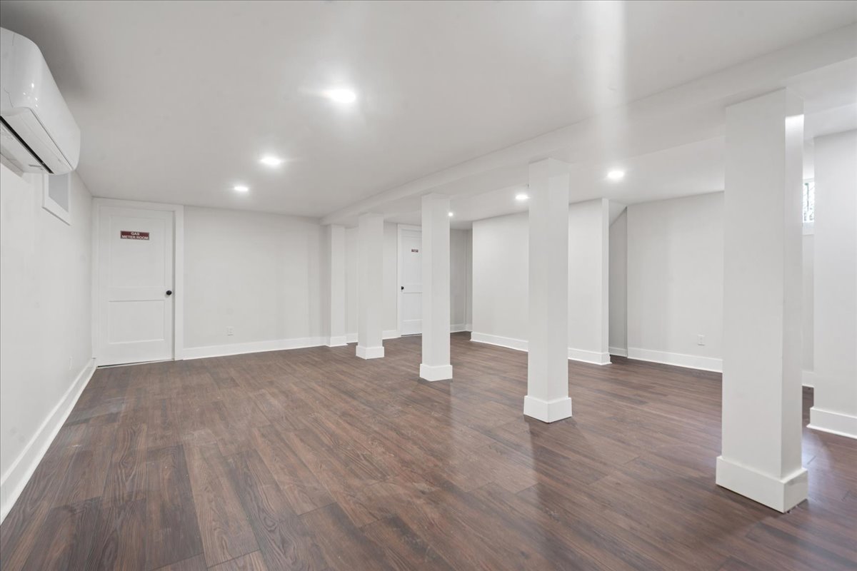 Bergen, Lodi Borough, New Jersey, 07644, United States, 6 Bedrooms Bedrooms, ,4 BathroomsBathrooms,Residential,For Sale,1977349