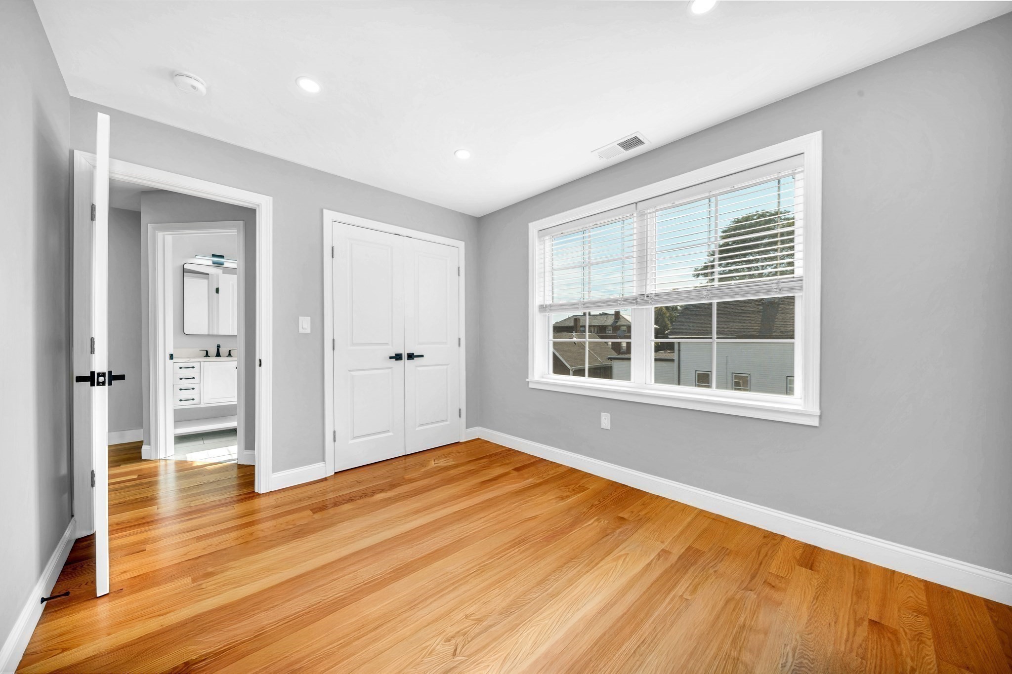Lynn, Massachusetts, 01902, United States, 3 Bedrooms Bedrooms, ,4 BathroomsBathrooms,Residential,For Sale,1943123