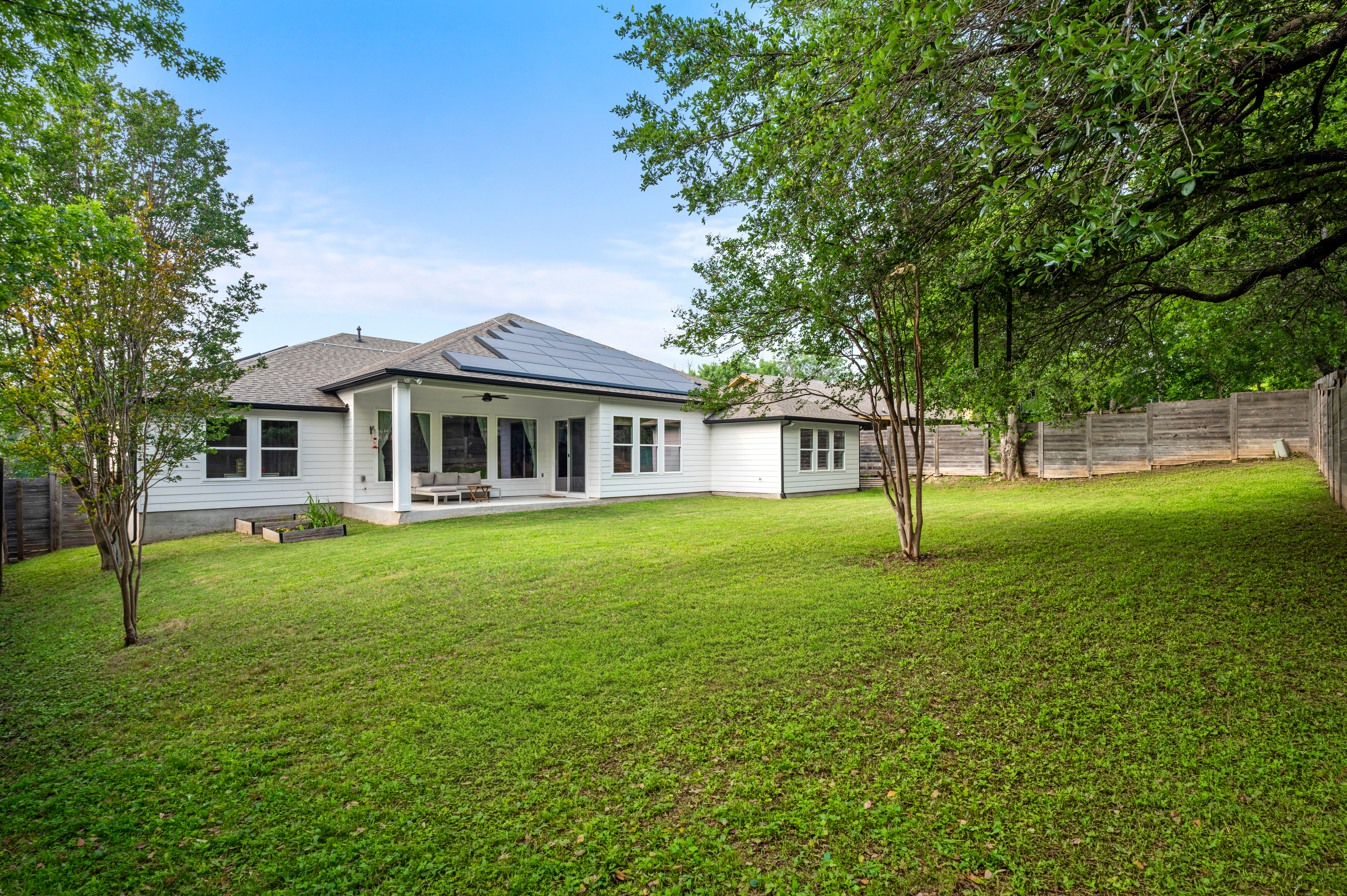  One Story Home  Spacious Yard - 物件實景