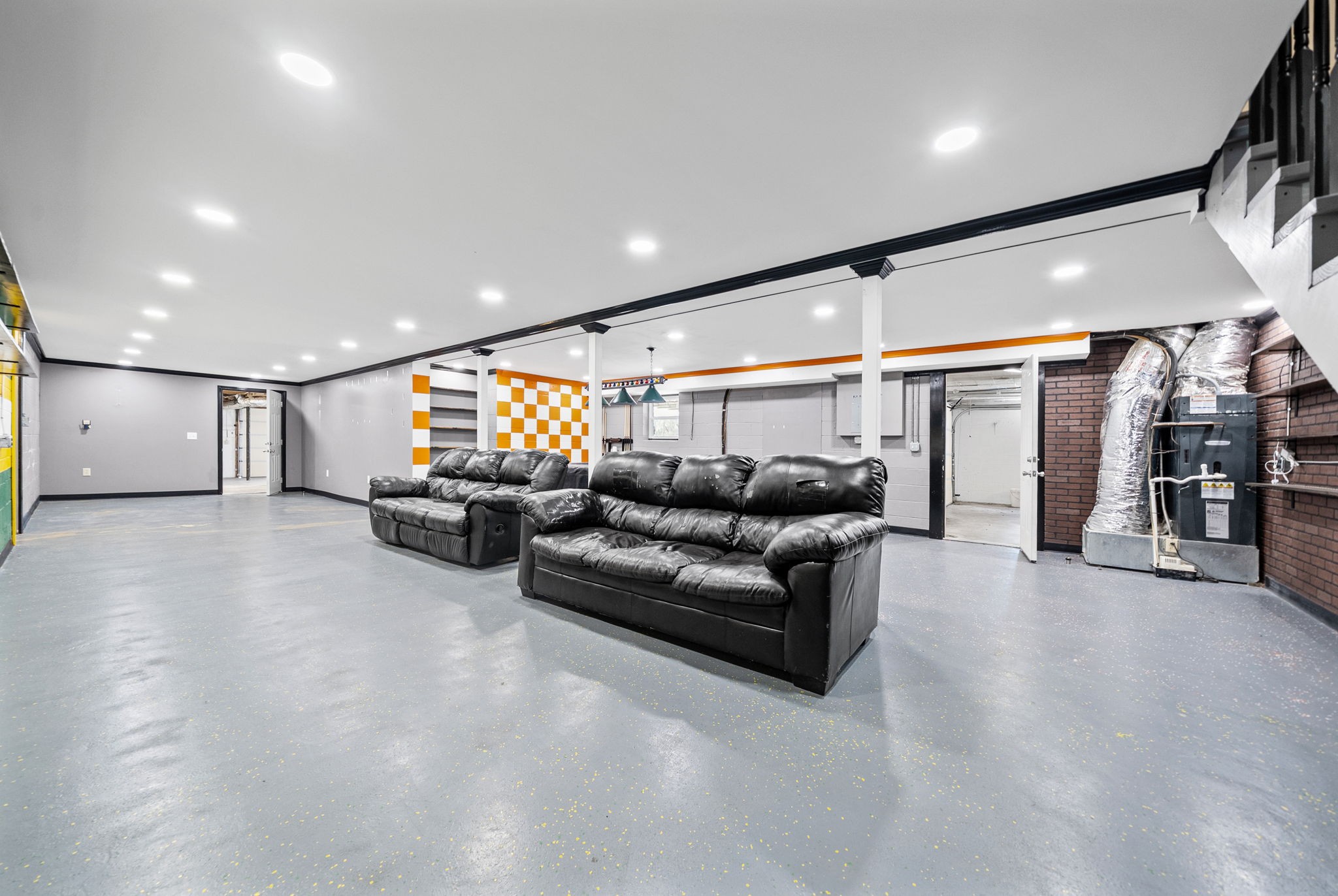 Clarksville, Tennessee, 37040, United States, 2 Bedrooms Bedrooms, ,2 BathroomsBathrooms,Residential,For Sale,2030332