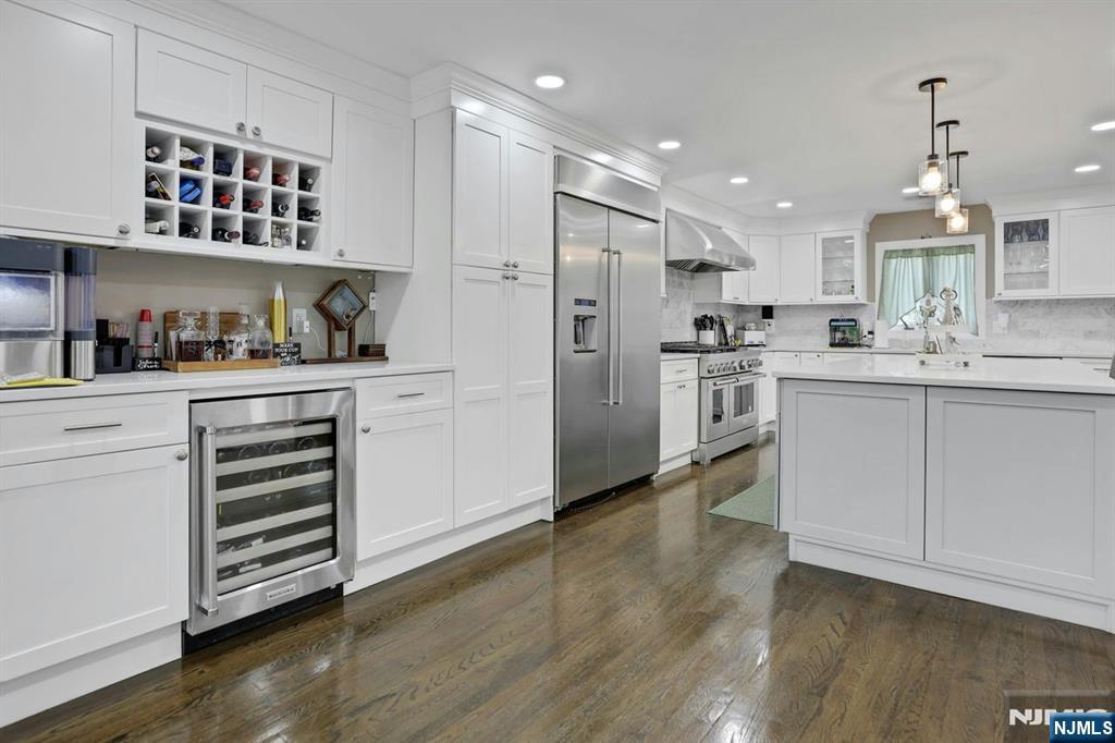 Old Tappan, New Jersey, 07675, United States, 4 Bedrooms Bedrooms, ,3 BathroomsBathrooms,Residential,For Sale,1906748