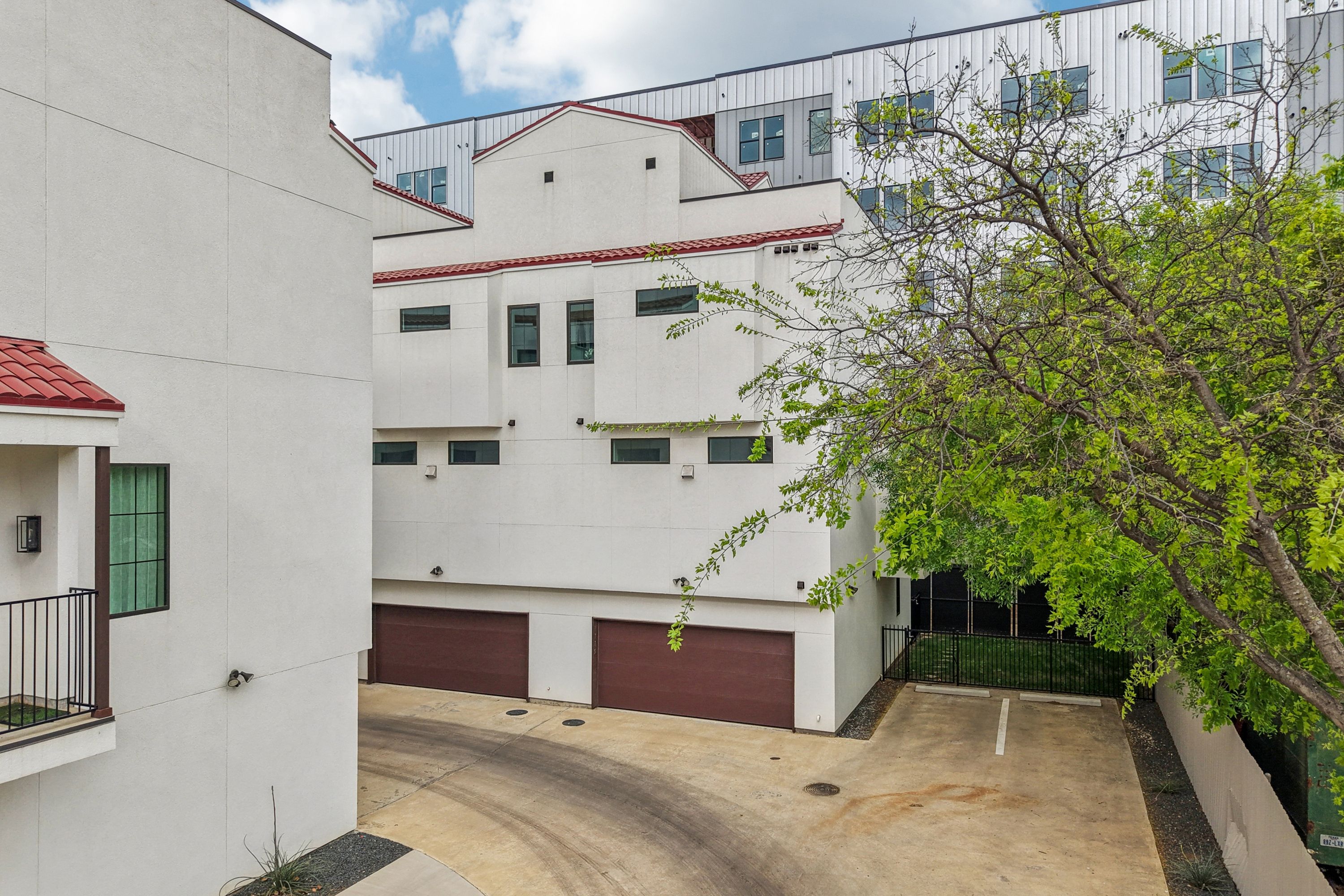  Spanish Style in the Cedars - 物件實景