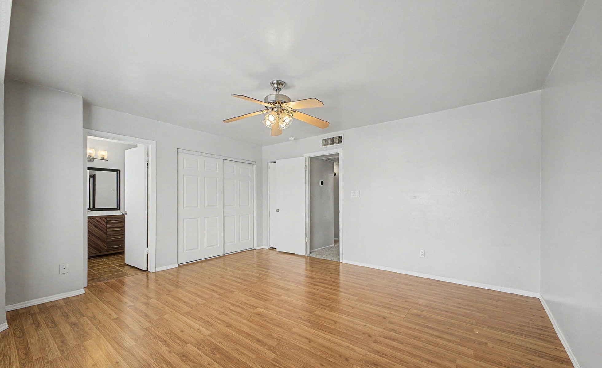  2455 E Broadway Road  Mesa, AZ - 物件實景