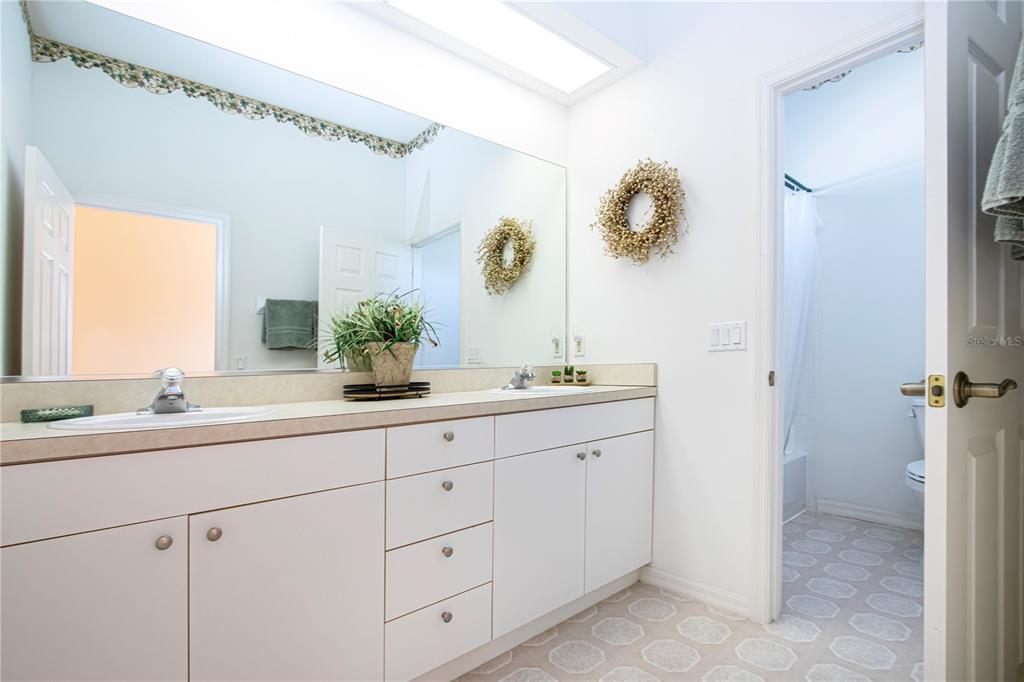 Ellenton, Florida, 34222, United States, 4 Bedrooms Bedrooms, ,3 BathroomsBathrooms,Residential,For Sale,1988008