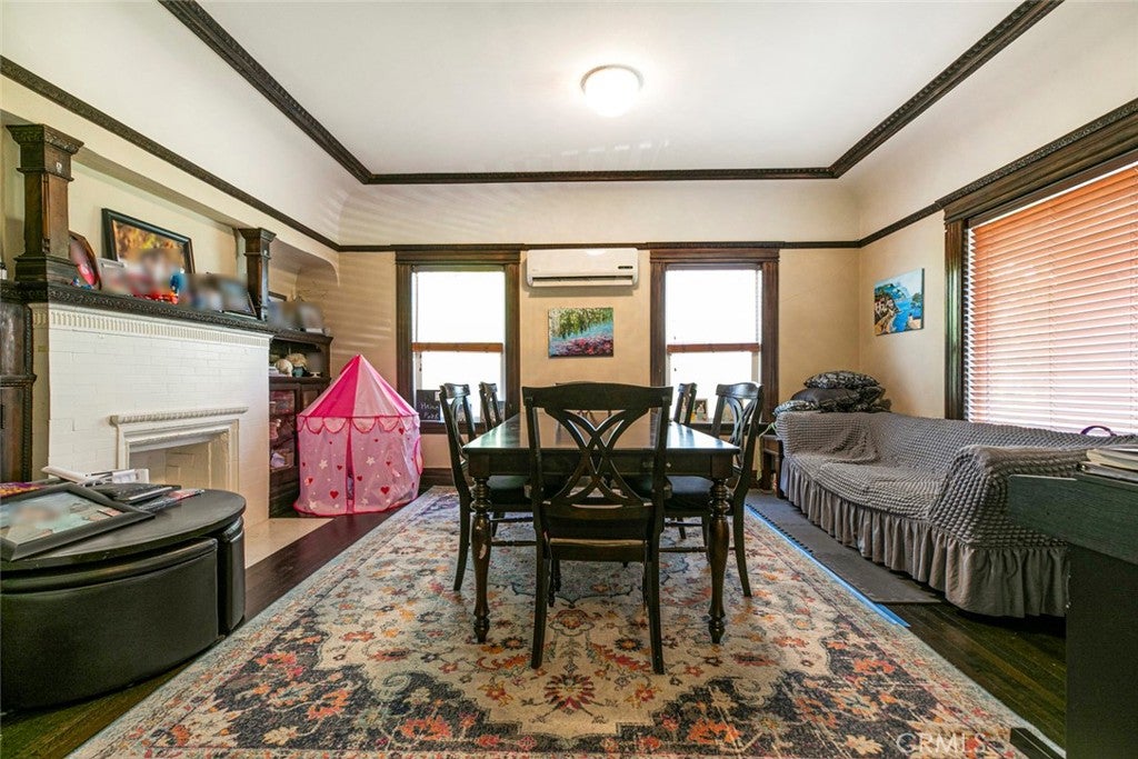 Los Angeles, California, 90006, United States, 5 Bedrooms Bedrooms, ,2 BathroomsBathrooms,Residential,For Sale,1940341