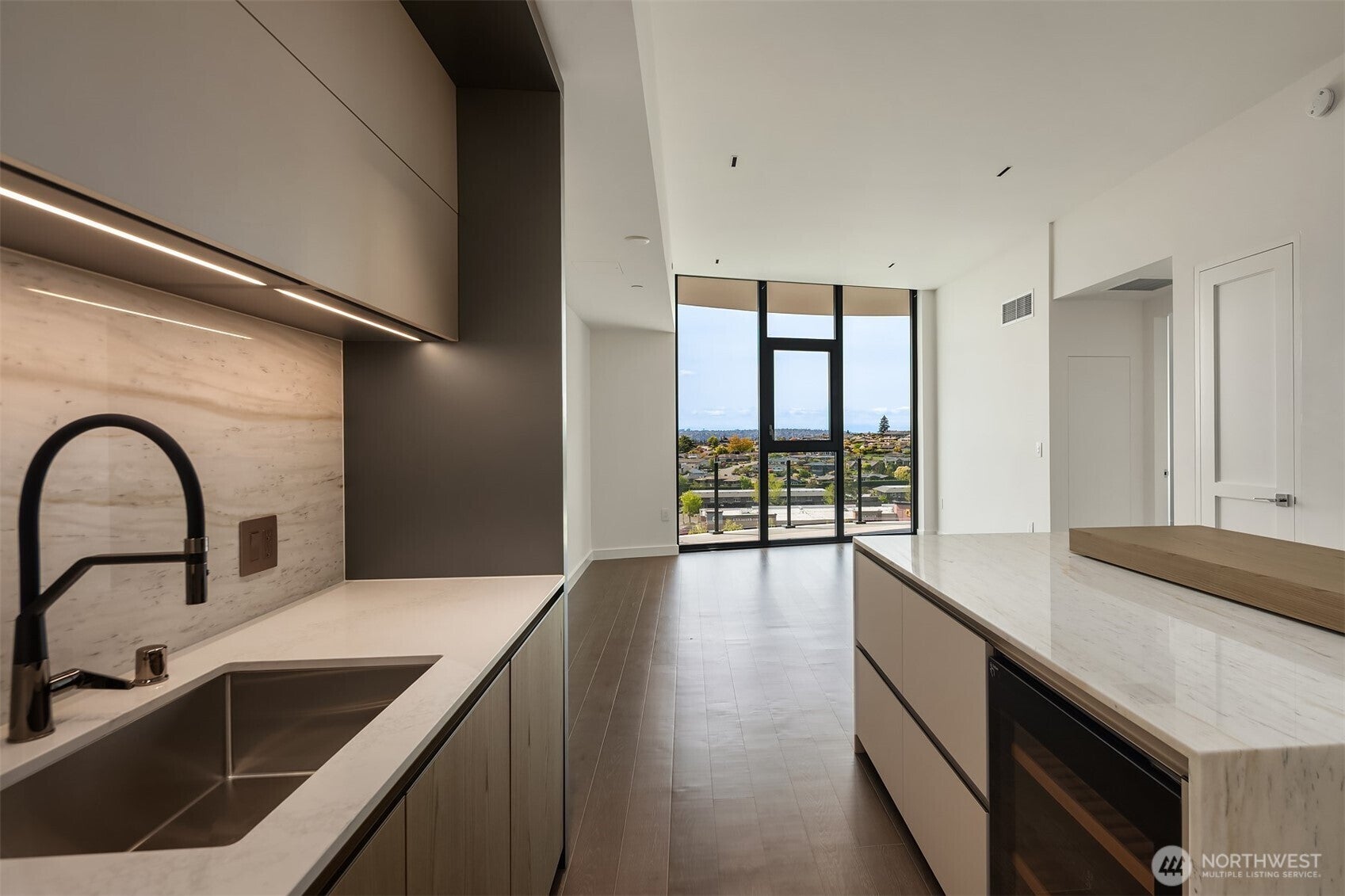 Bellevue, Washington, 98004, United States, 1 Bedroom Bedrooms, ,2 BathroomsBathrooms,Residential,For Sale,1857627