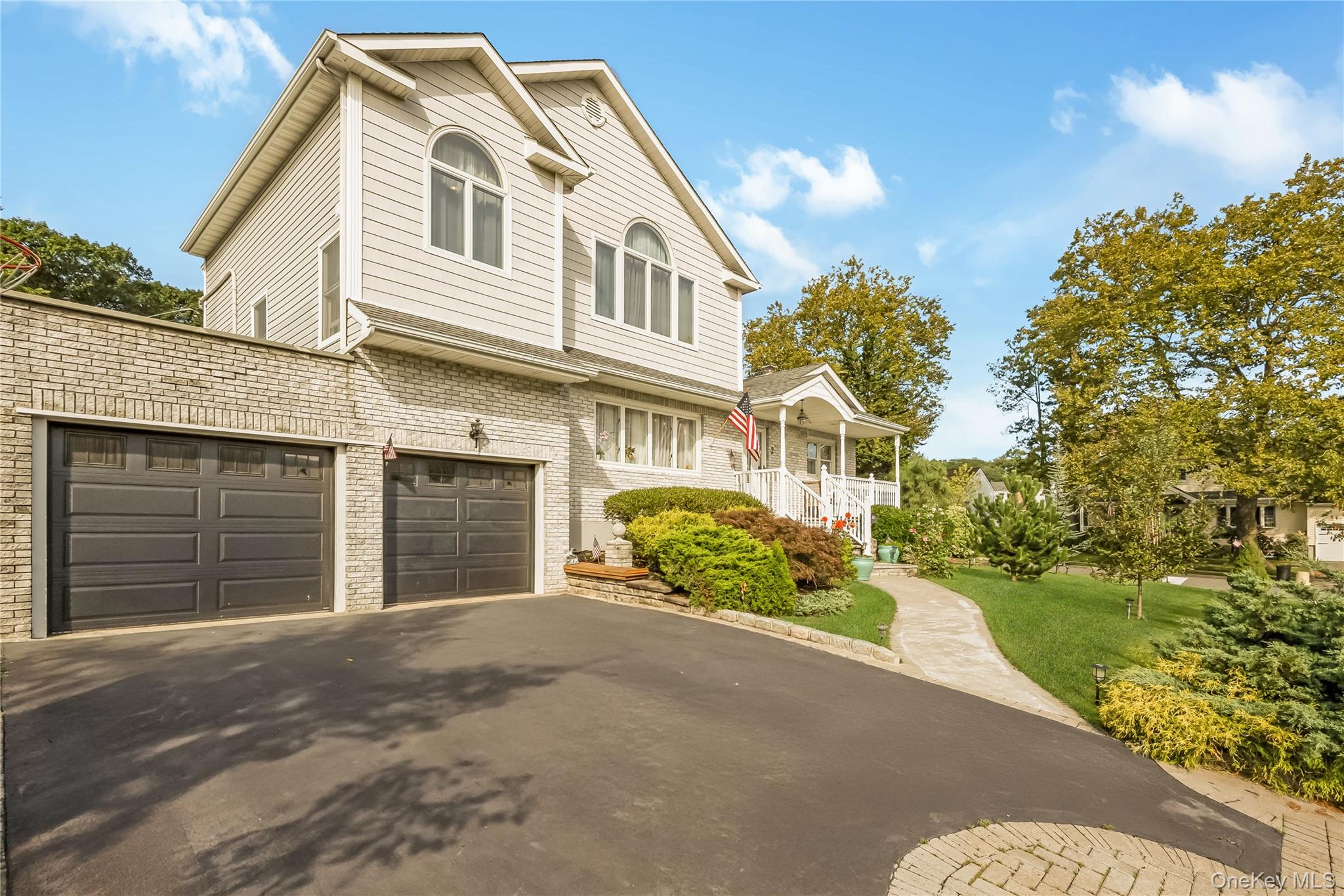 Farmingdale, New York, 11735, United States, 4 Bedrooms Bedrooms, ,3 BathroomsBathrooms,Residential,For Sale,1942122
