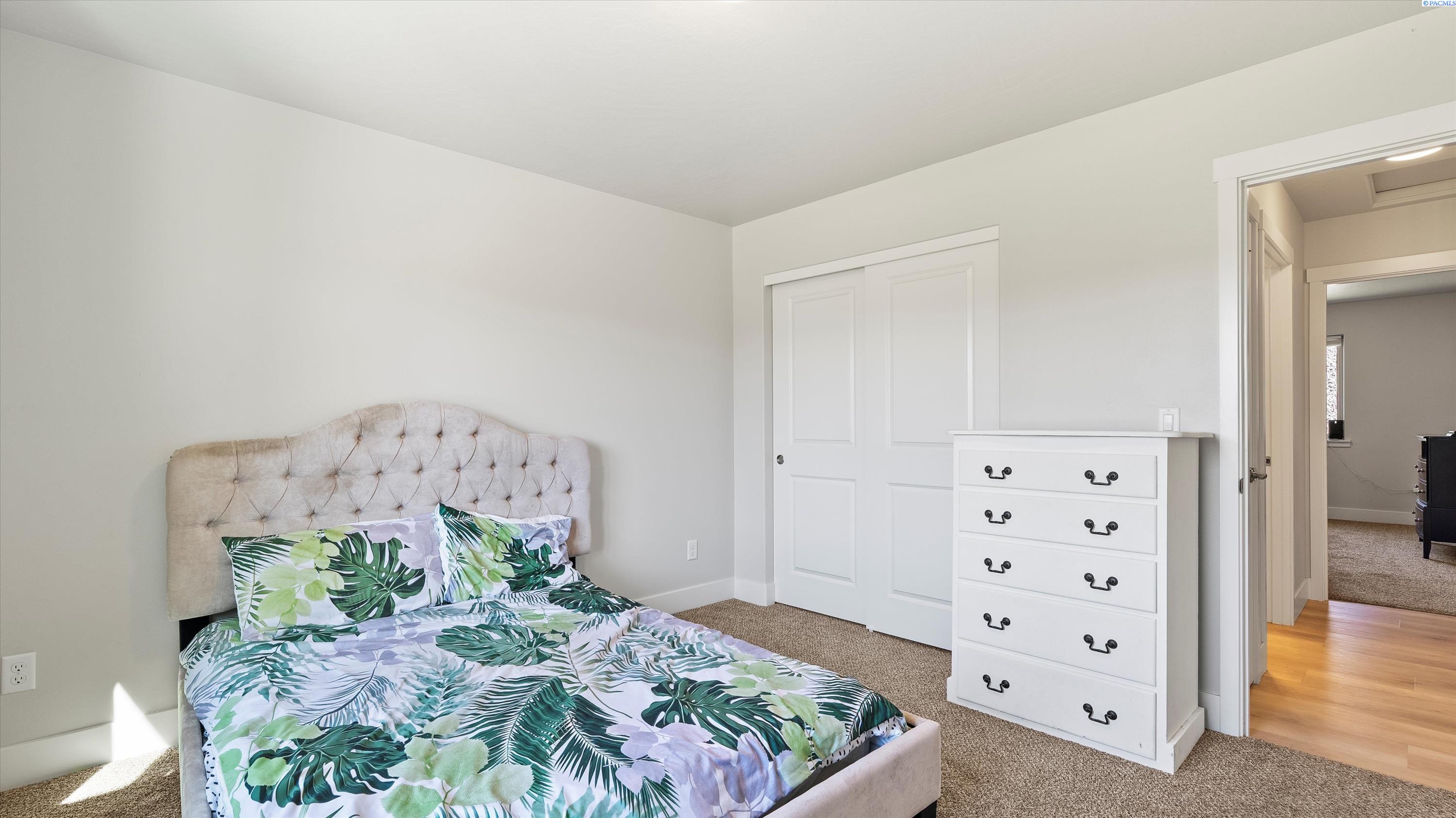 Kennewick, Washington, 99338, United States, 4 Bedrooms Bedrooms, ,1 BathroomBathrooms,Residential,For Sale,1918004