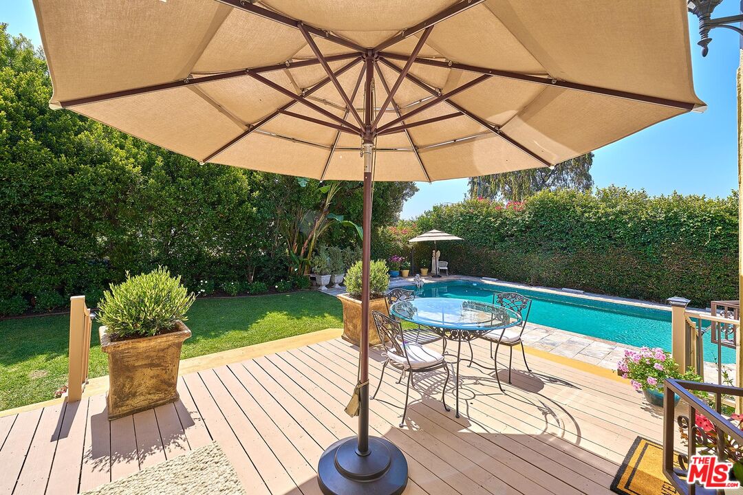 Los Angeles, California, 90005, United States, 5 Bedrooms Bedrooms, ,6 BathroomsBathrooms,Residential,For Sale,1907226