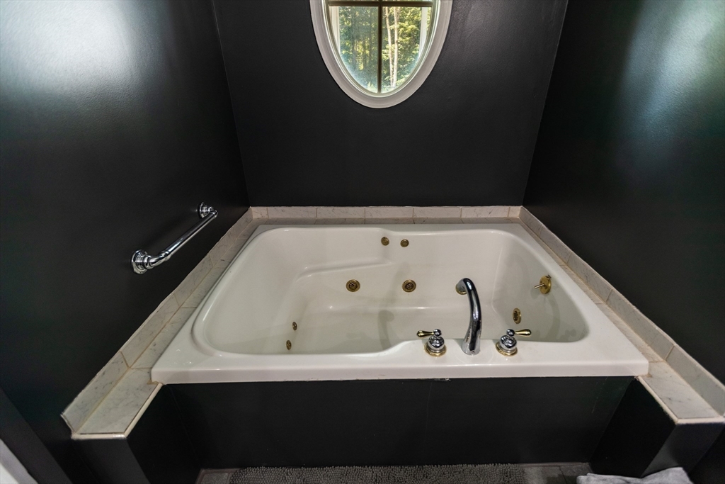Hardwick, Massachusetts, 01037, United States, 5 Bedrooms Bedrooms, ,5 BathroomsBathrooms,Residential,For Sale,1904254