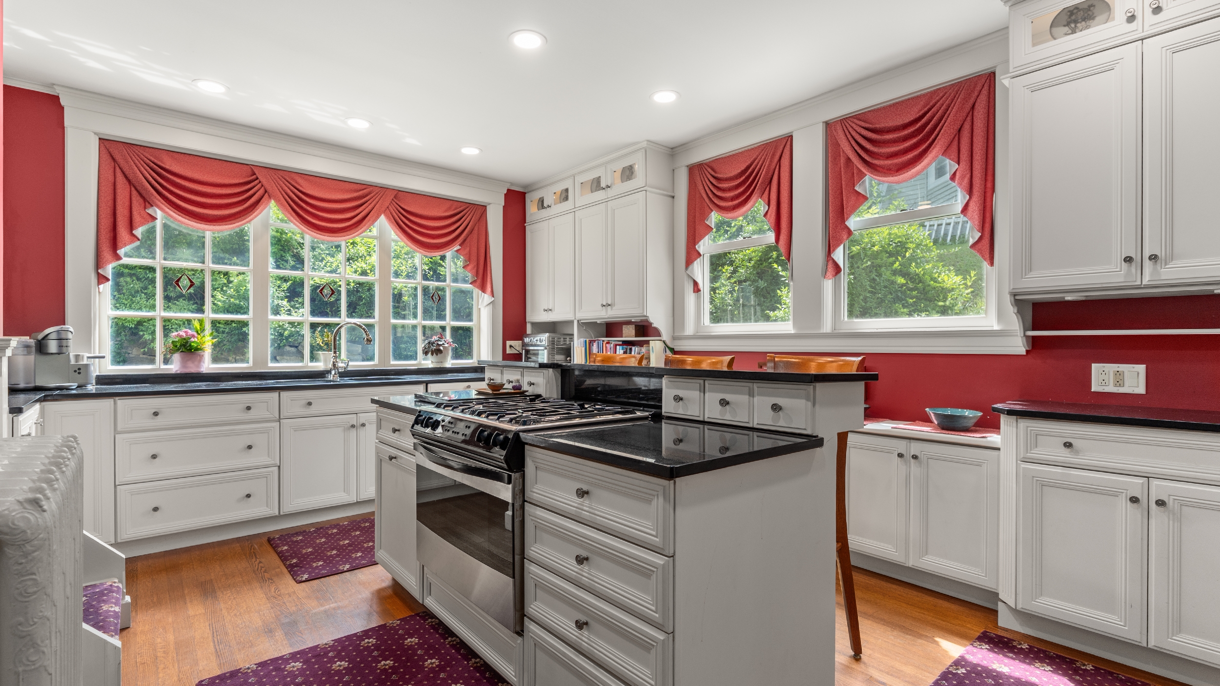  Charming In-Town Victorian with Large Carriage House - 物件實景