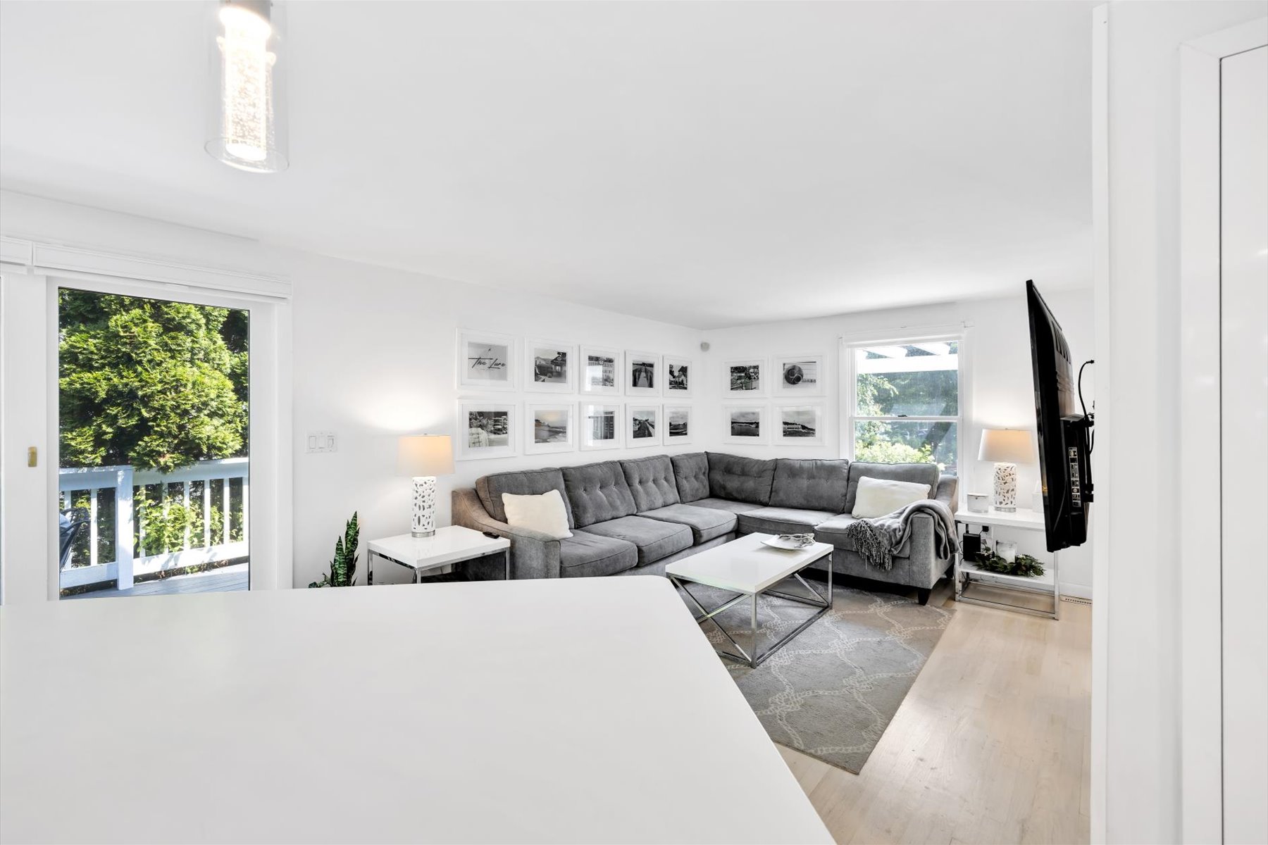  Beautifully Remodeled Cape Style Home - 物件實景