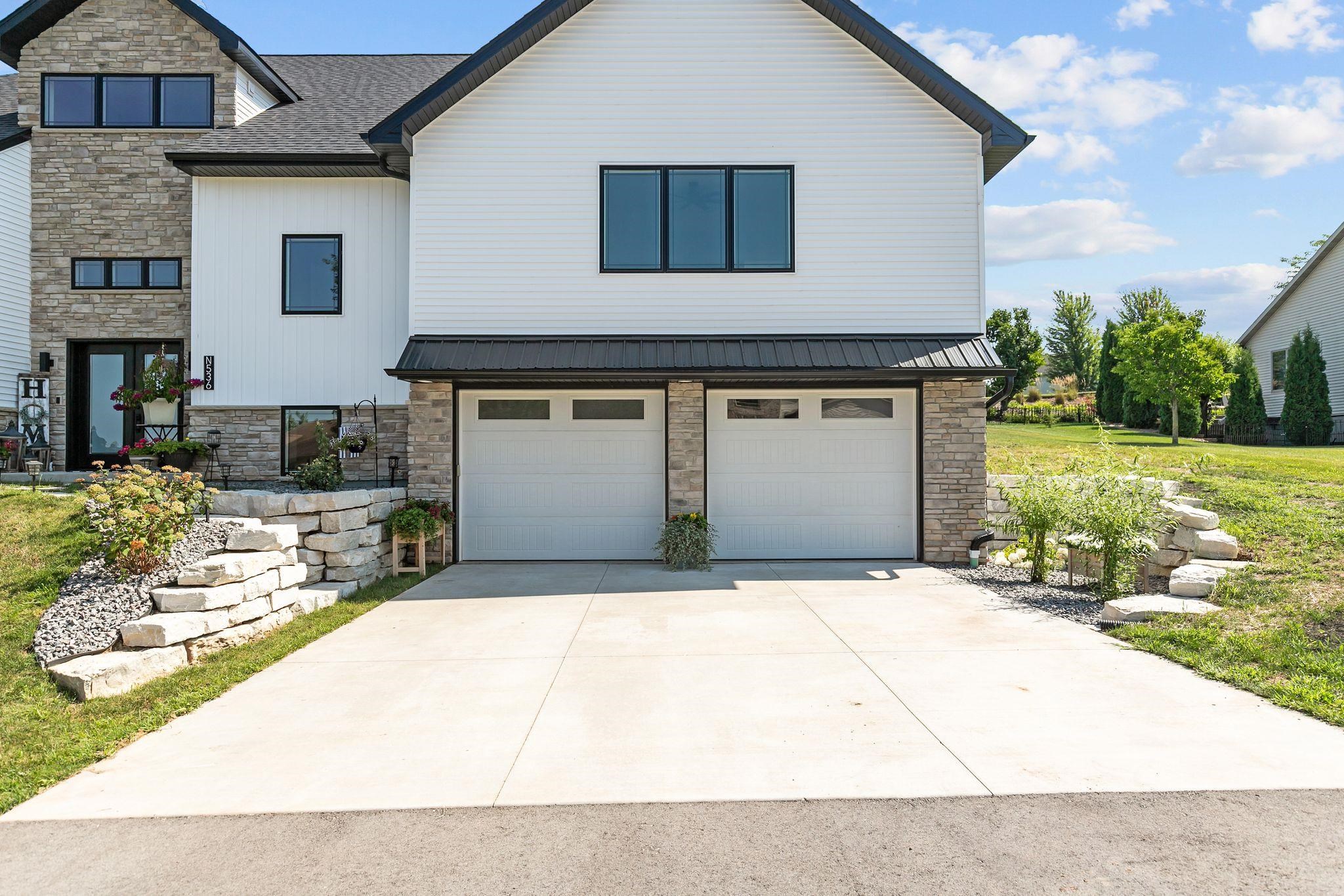 Sherwood, Wisconsin, 54169, United States, 4 Bedrooms Bedrooms, ,4 BathroomsBathrooms,Residential,For Sale,1977461