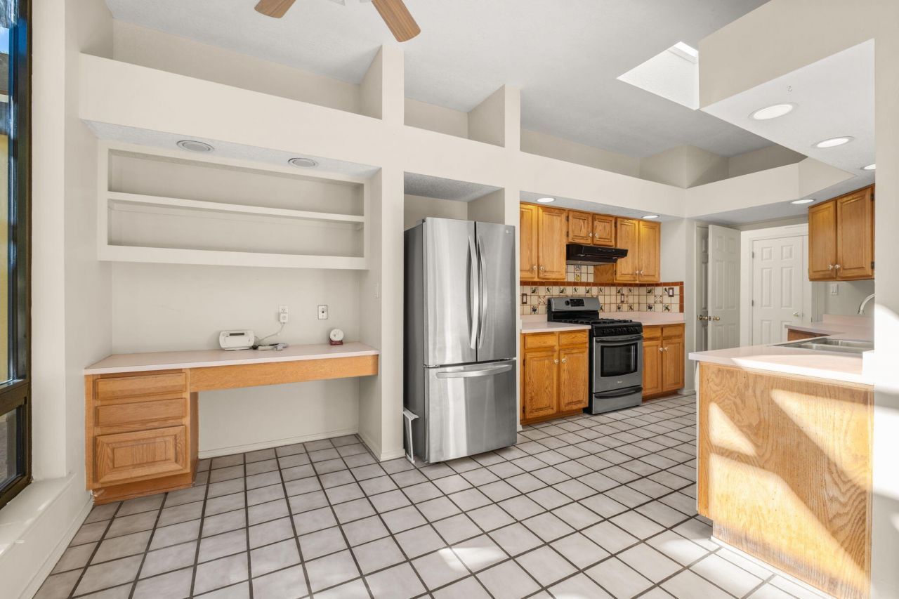 Albuquerque, New Mexico, 87111, United States, 4 Bedrooms Bedrooms, ,3 BathroomsBathrooms,Residential,For Sale,1947395