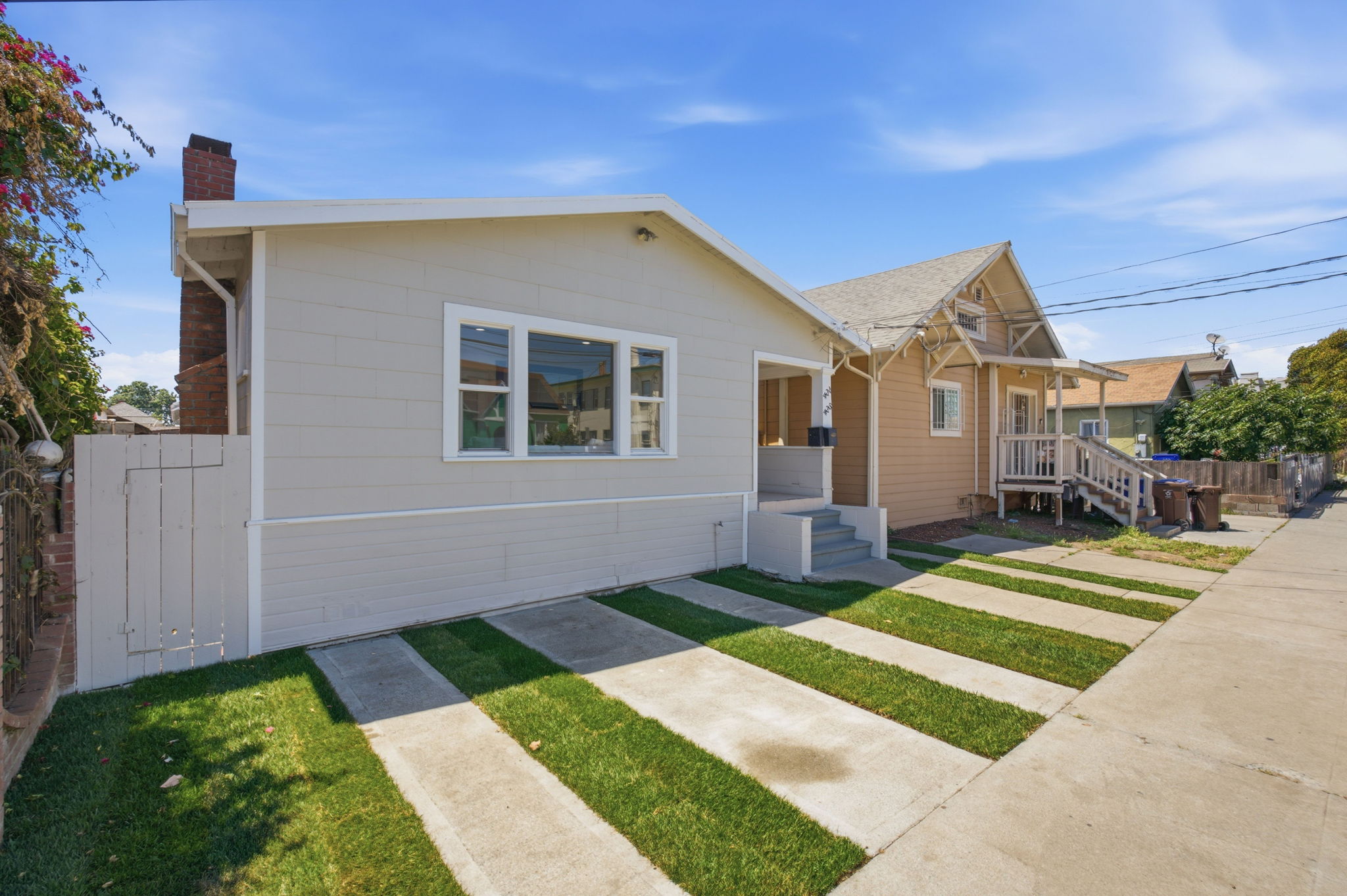  Two Detached Homes on One Lot - 物件實景