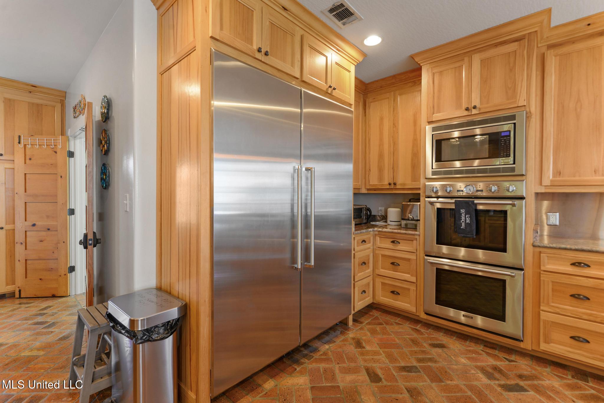 Pass Christian, Mississippi, 39571, United States, 5 Bedrooms Bedrooms, ,7 BathroomsBathrooms,Residential,For Sale,1989157