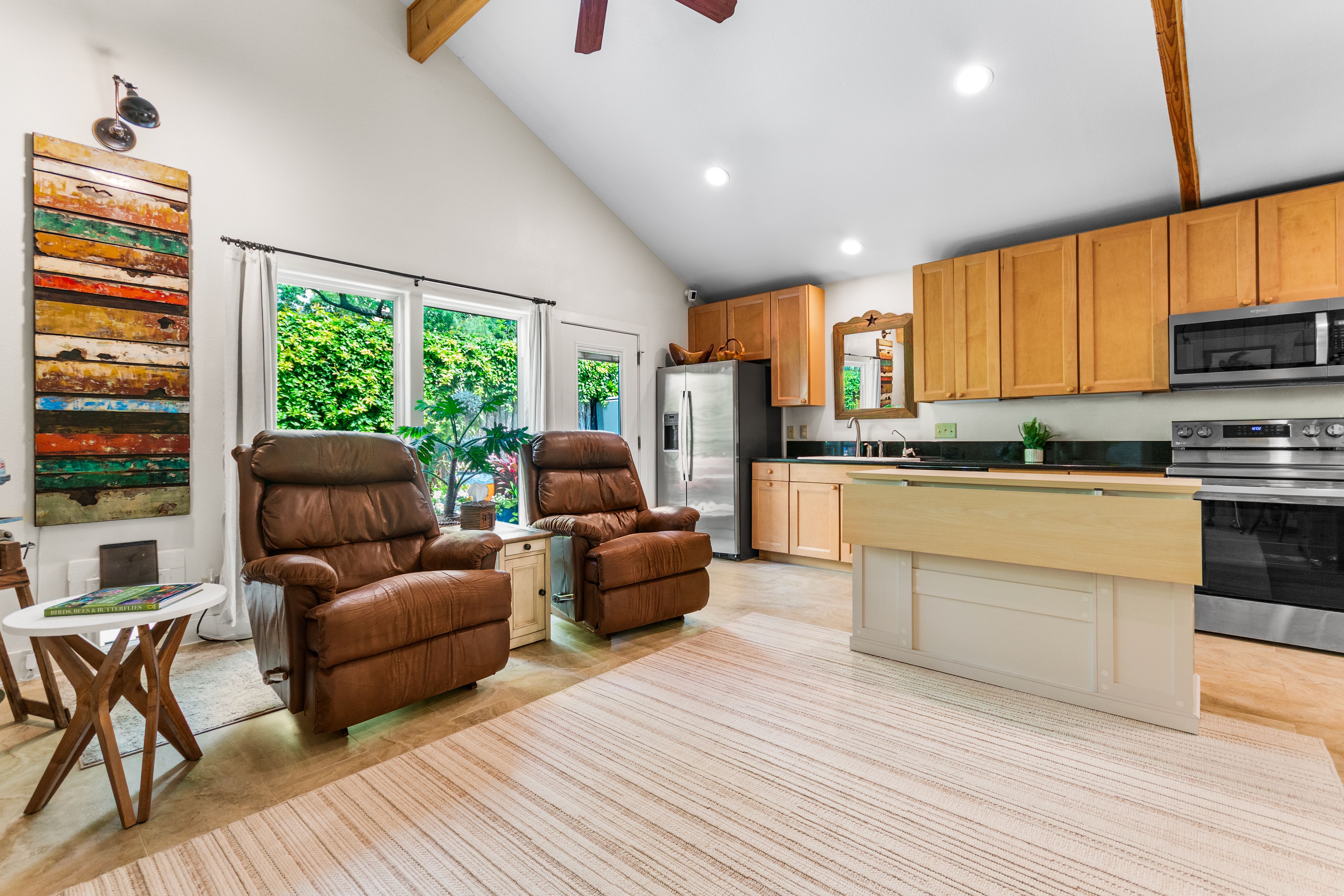  Privacy, Hill Country Charm and Income Potential - 物件實景