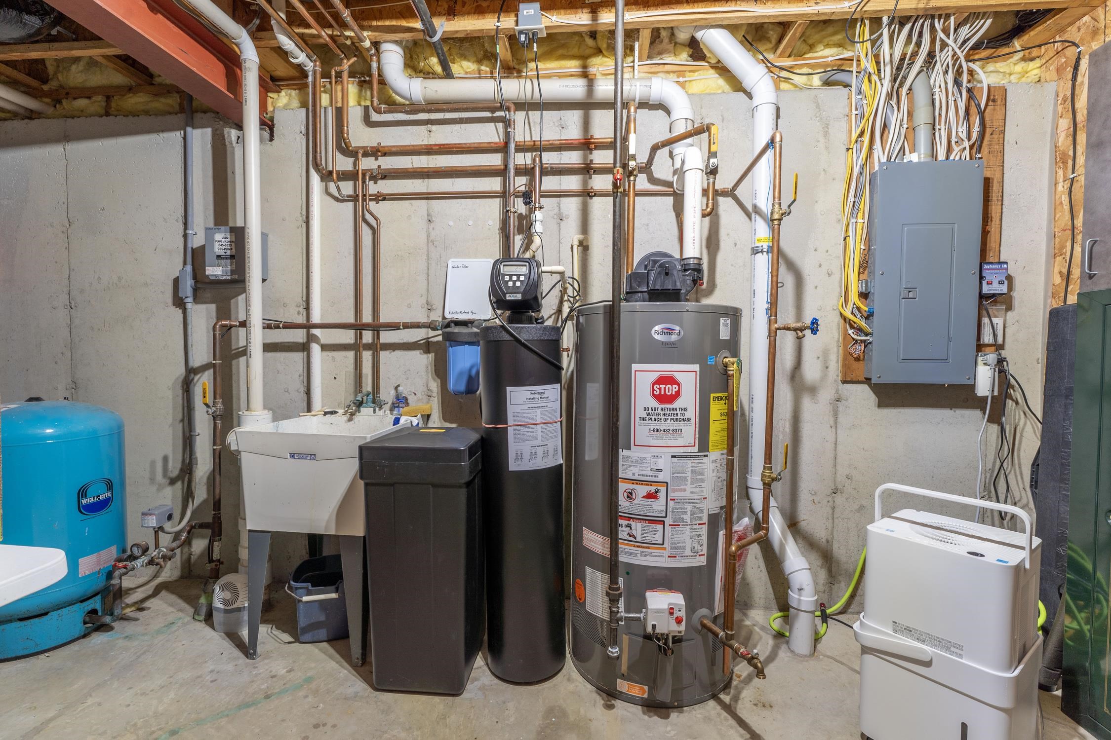 Monticello, Wisconsin, 53570-9520, United States, 4 Bedrooms Bedrooms, ,3 BathroomsBathrooms,Residential,For Sale,2005674