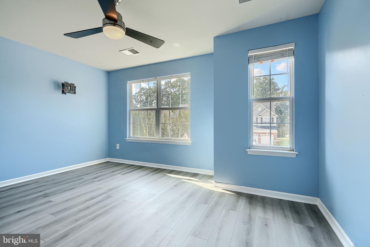 Glen Burnie, Maryland, 21060, United States, 4 Bedrooms Bedrooms, ,4 BathroomsBathrooms,Residential,For Sale,1983515