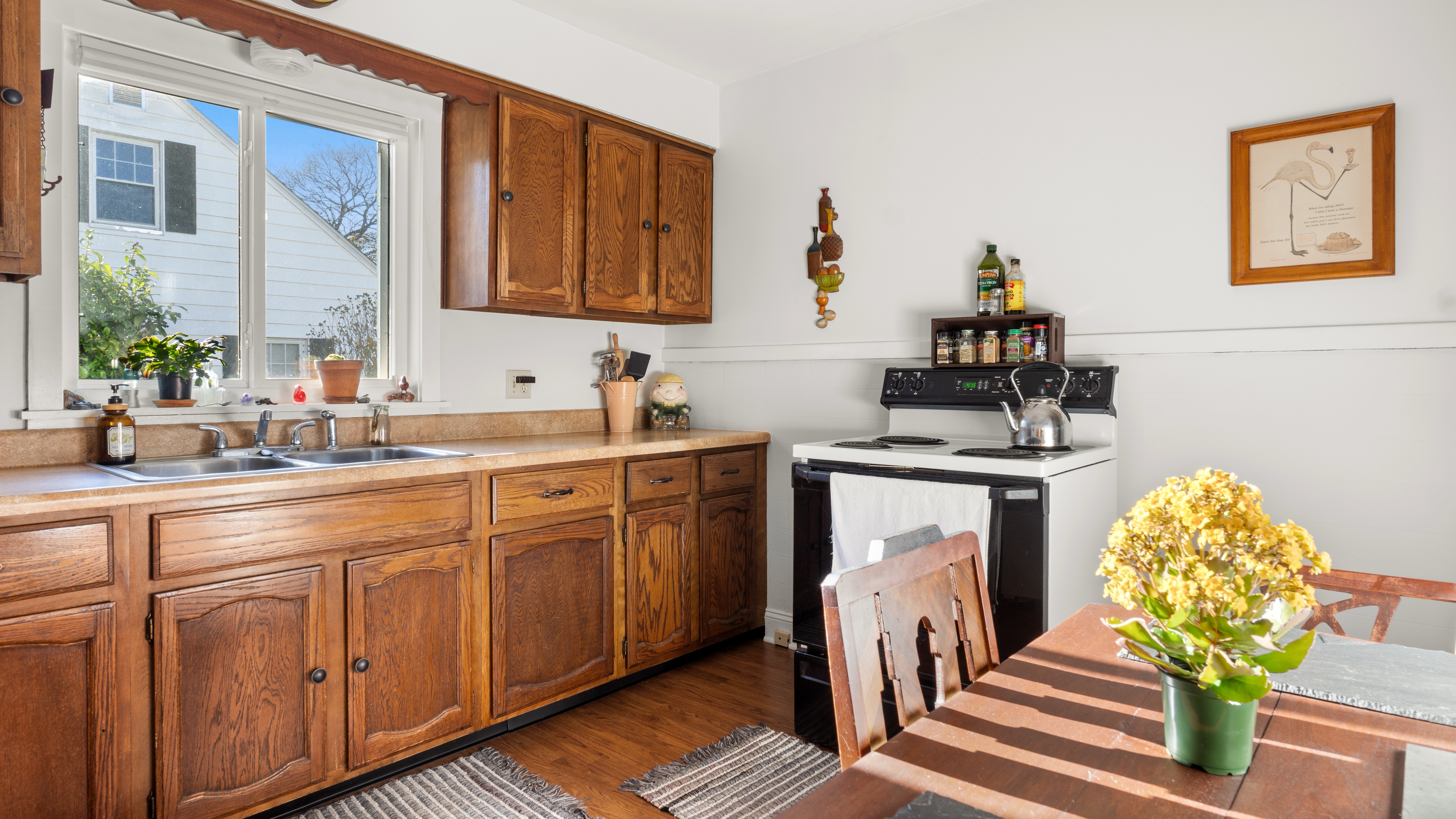  Charming Pittsfield 3-Bed Cape  Updated Porch, Private Primary Suite & Large De - 物件實景