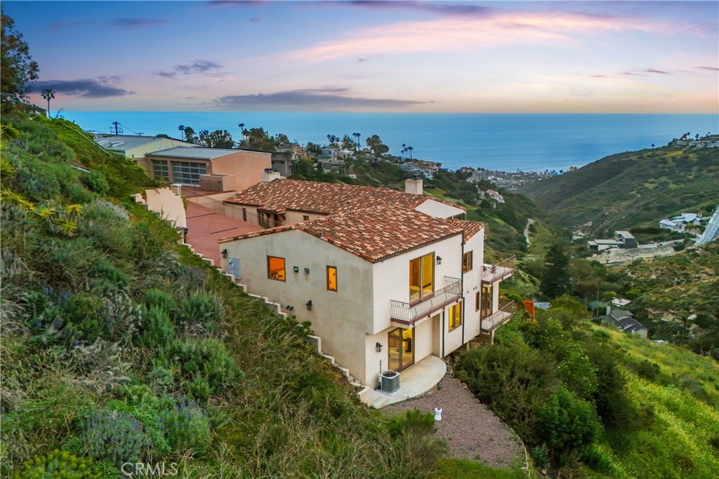 Laguna Beach, California, 92651, United States, 5 Bedrooms Bedrooms, ,6 BathroomsBathrooms,Residential,For Sale,1908512
