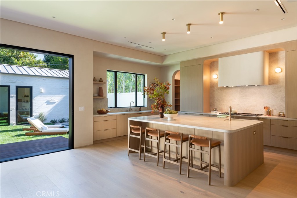 Sherman Oaks, California, 91423, United States, 6 Bedrooms Bedrooms, ,7 BathroomsBathrooms,Residential,For Sale,1990929