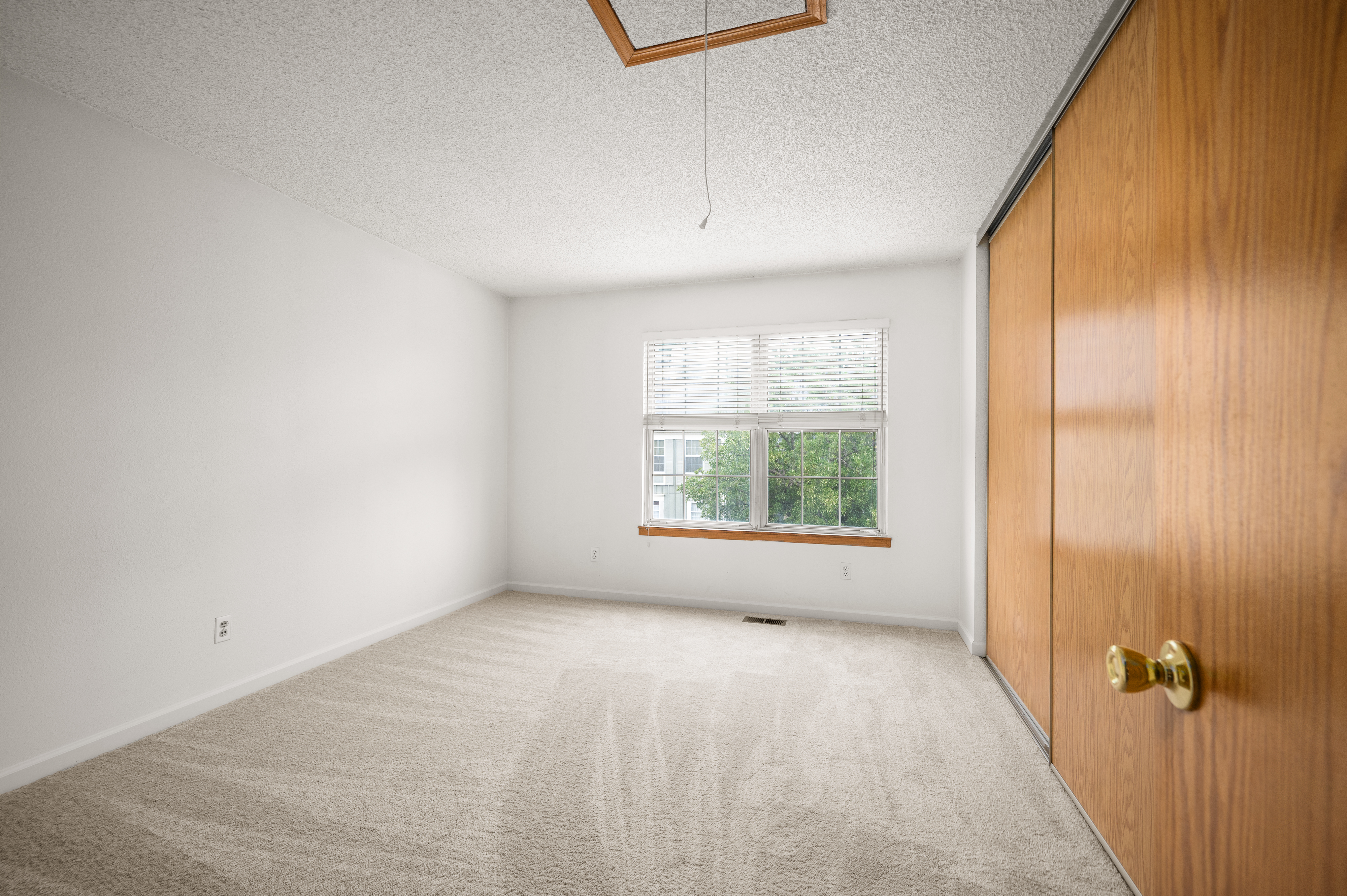  End Unit Townhome in Granville West - 物件實景