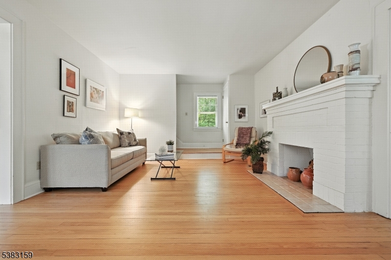 Westfield Town, New Jersey, 07090, United States, 3 Bedrooms Bedrooms, ,1 BathroomBathrooms,Residential,For Sale,1941836