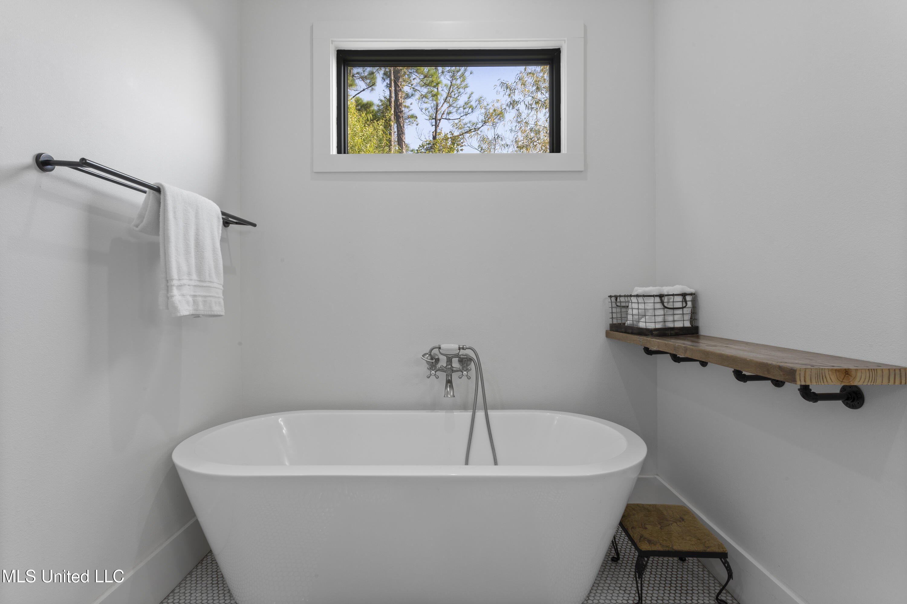 Biloxi, Mississippi, 39531, United States, 4 Bedrooms Bedrooms, ,4 BathroomsBathrooms,Residential,For Sale,1978703