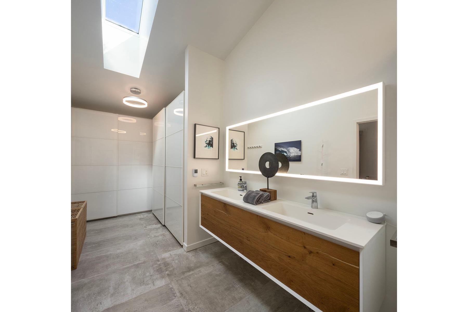Minneapolis, Minnesota, 55410, United States, 4 Bedrooms Bedrooms, ,2 BathroomsBathrooms,Residential,For Sale,1805431