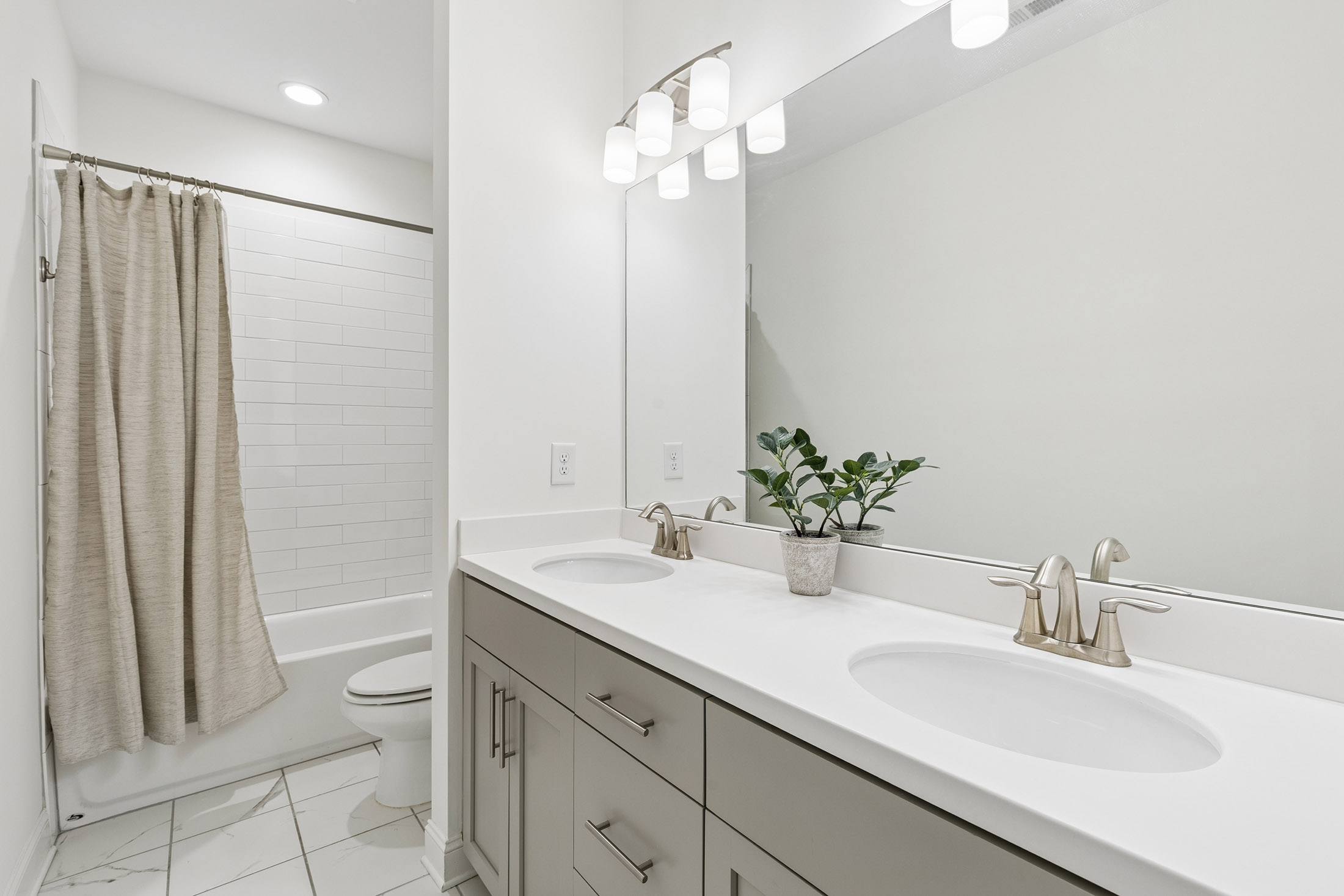  Freshly Updated and Move-in Ready Home in a Prime Westside Location - 物件實景