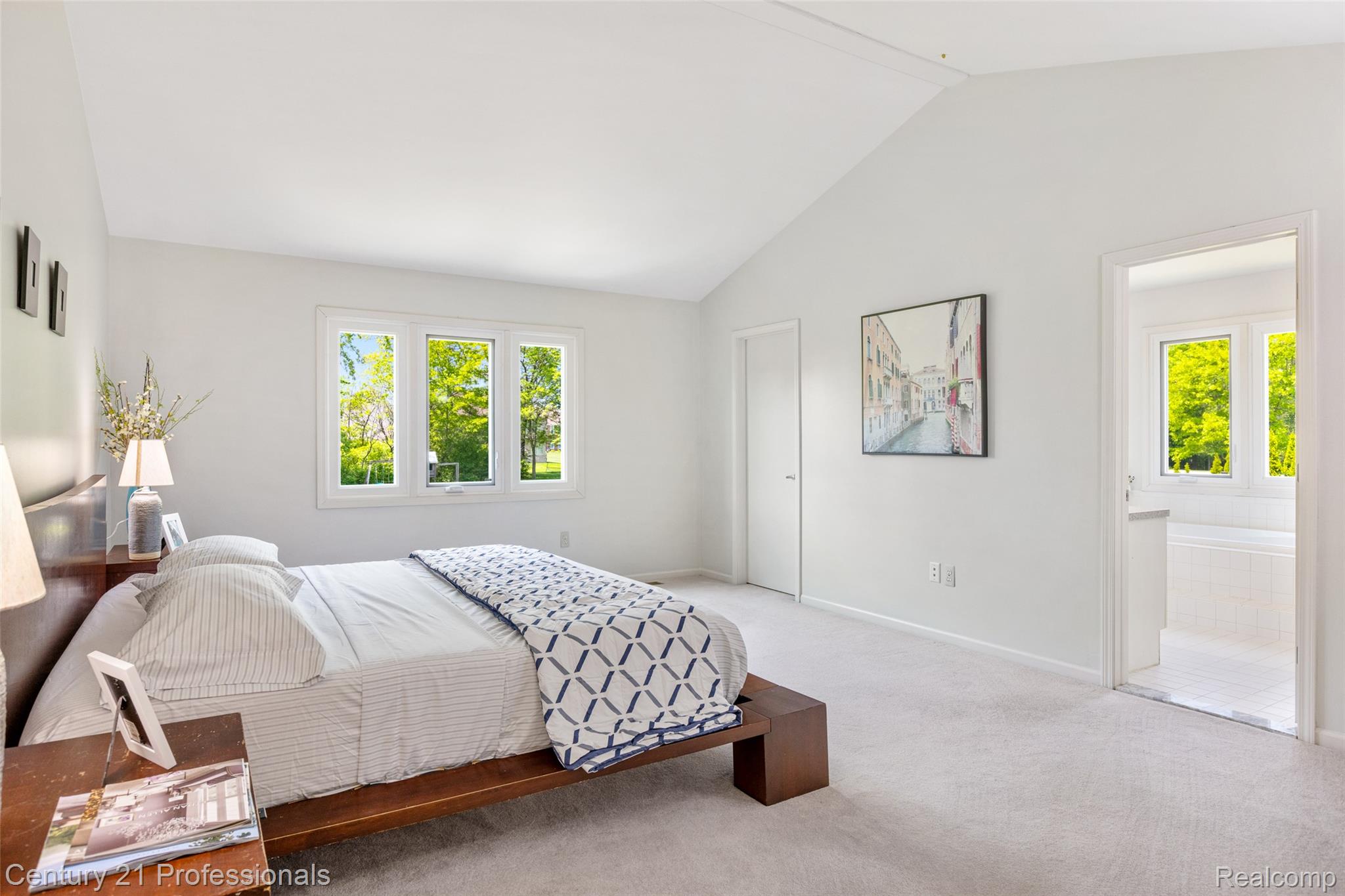 LakeOrion, Michigan, 48359, United States, 4 Bedrooms Bedrooms, ,3 BathroomsBathrooms,Residential,For Sale,1973715